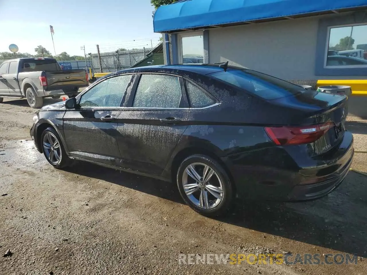 2 fotografías del automóvil dañado 3VW7M7BU8RM016434 VOLKSWAGEN JETTA 2024
