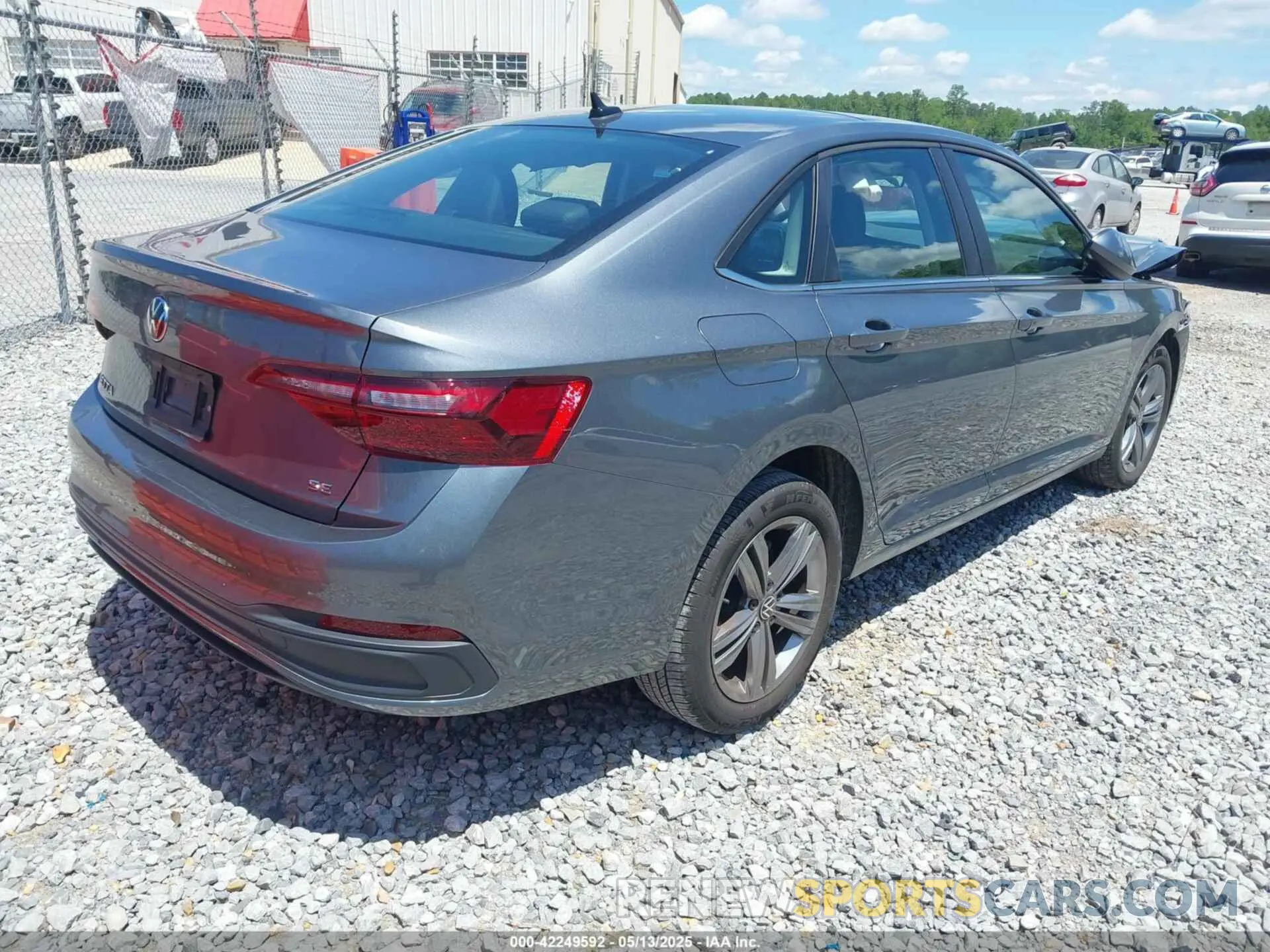 4 fotografías del automóvil dañado 3VW7M7BU8RM075287 VOLKSWAGEN JETTA 2024