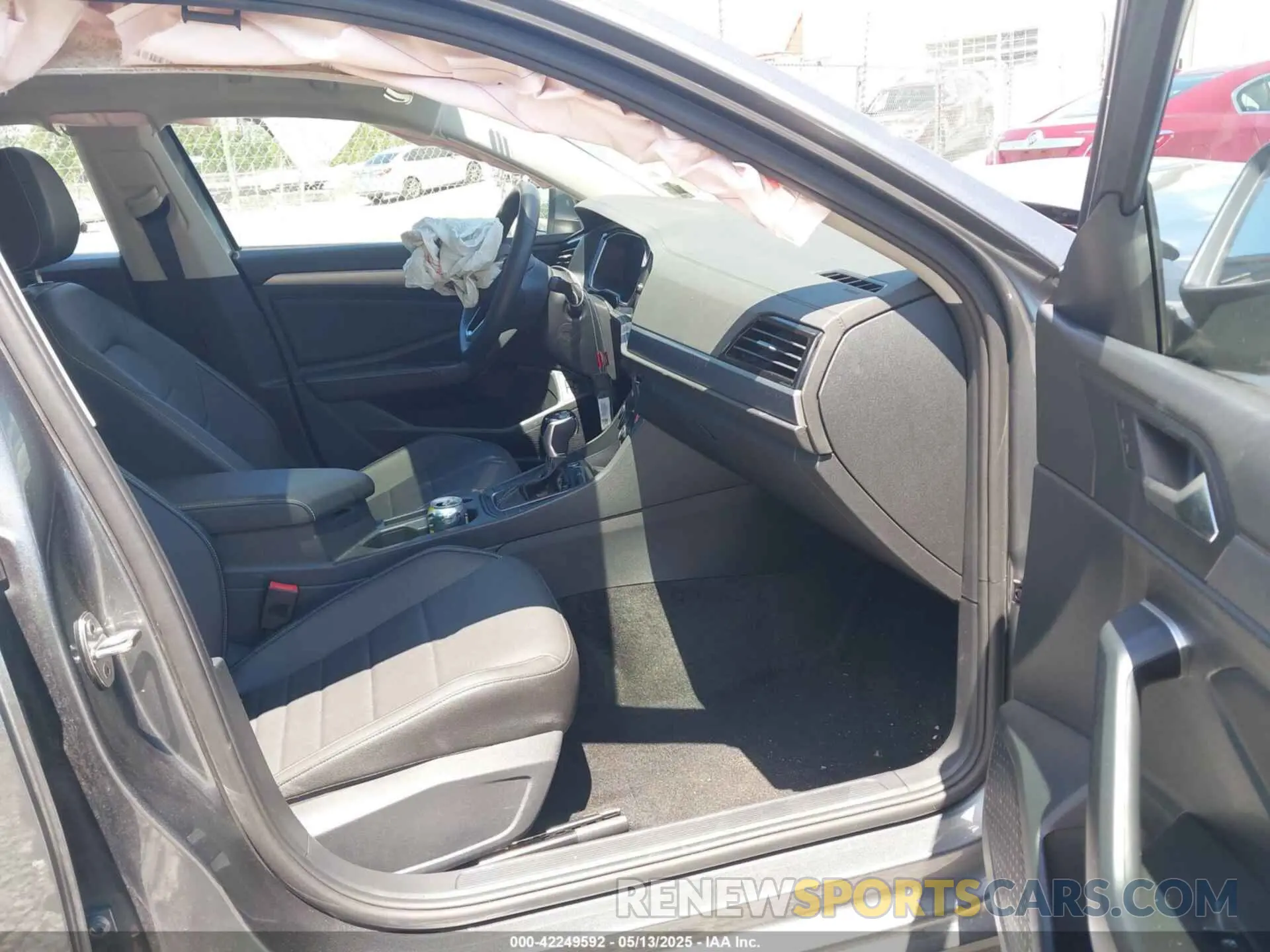 5 fotografías del automóvil dañado 3VW7M7BU8RM075287 VOLKSWAGEN JETTA 2024