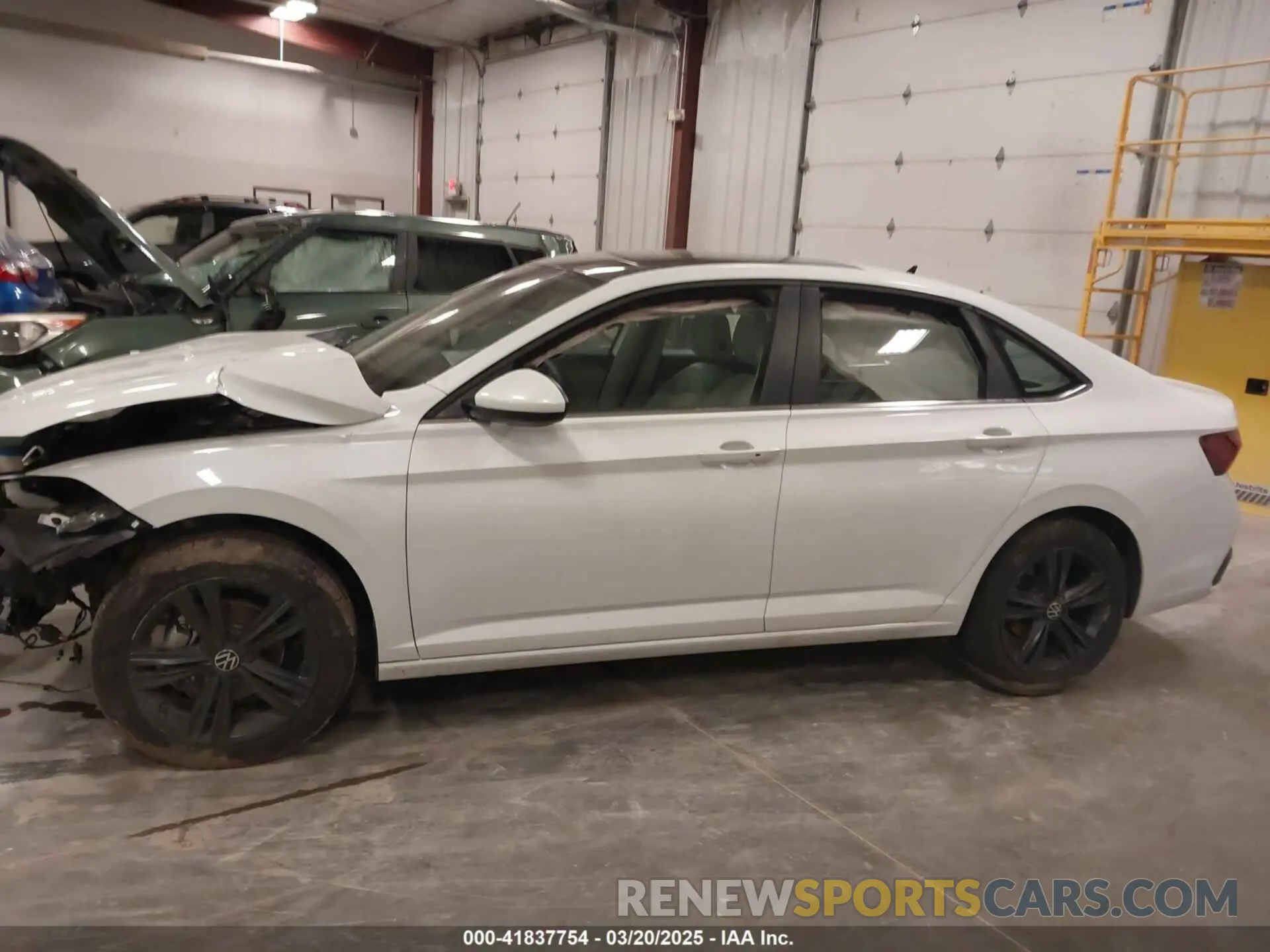 13 fotografías del automóvil dañado 3VW7M7BU9RM067103 VOLKSWAGEN JETTA 2024