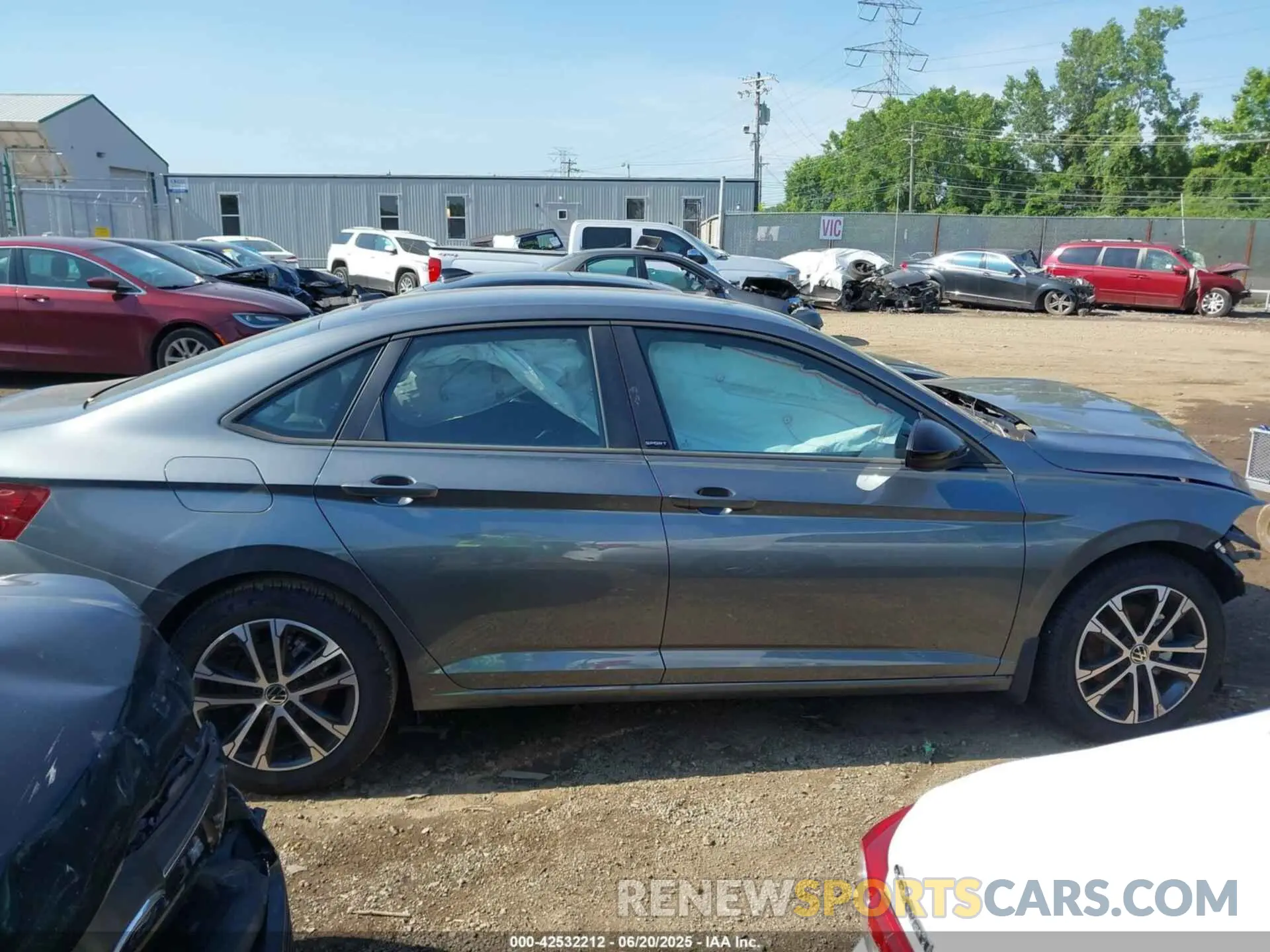 14 fotografías del automóvil dañado 3VWBM7BU2RM084111 VOLKSWAGEN JETTA 2024