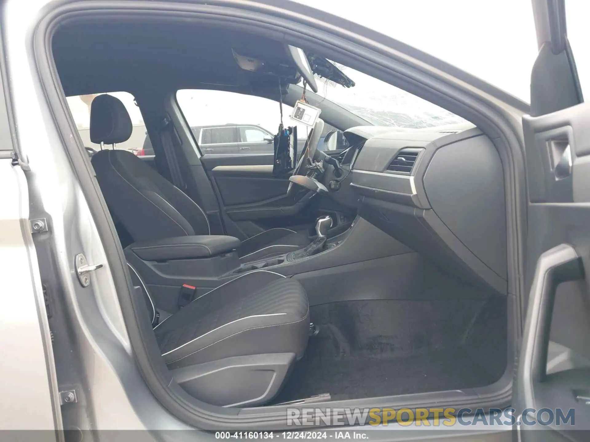 5 fotografías del automóvil dañado 3VWBM7BU3RM086370 VOLKSWAGEN JETTA 2024