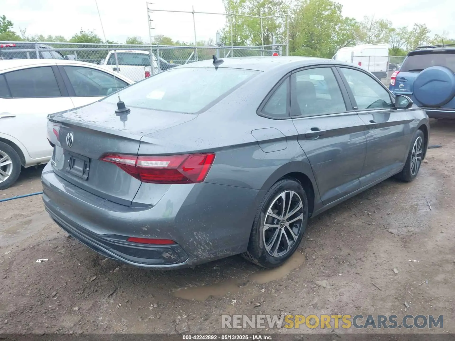 4 fotografías del automóvil dañado 3VWBM7BUXRM034024 VOLKSWAGEN JETTA 2024