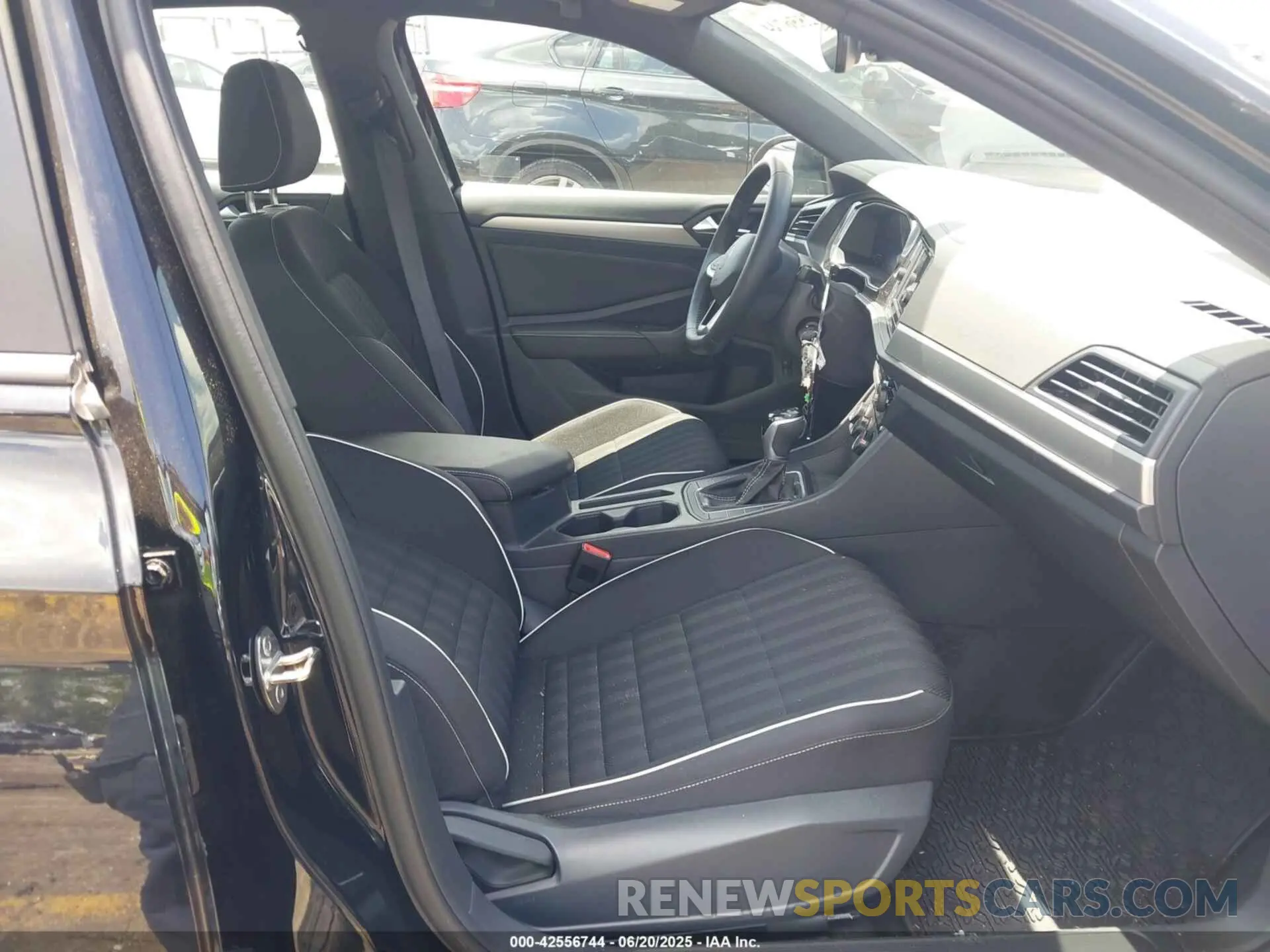 5 fotografías del automóvil dañado 3VWBM7BUXRM090044 VOLKSWAGEN JETTA 2024