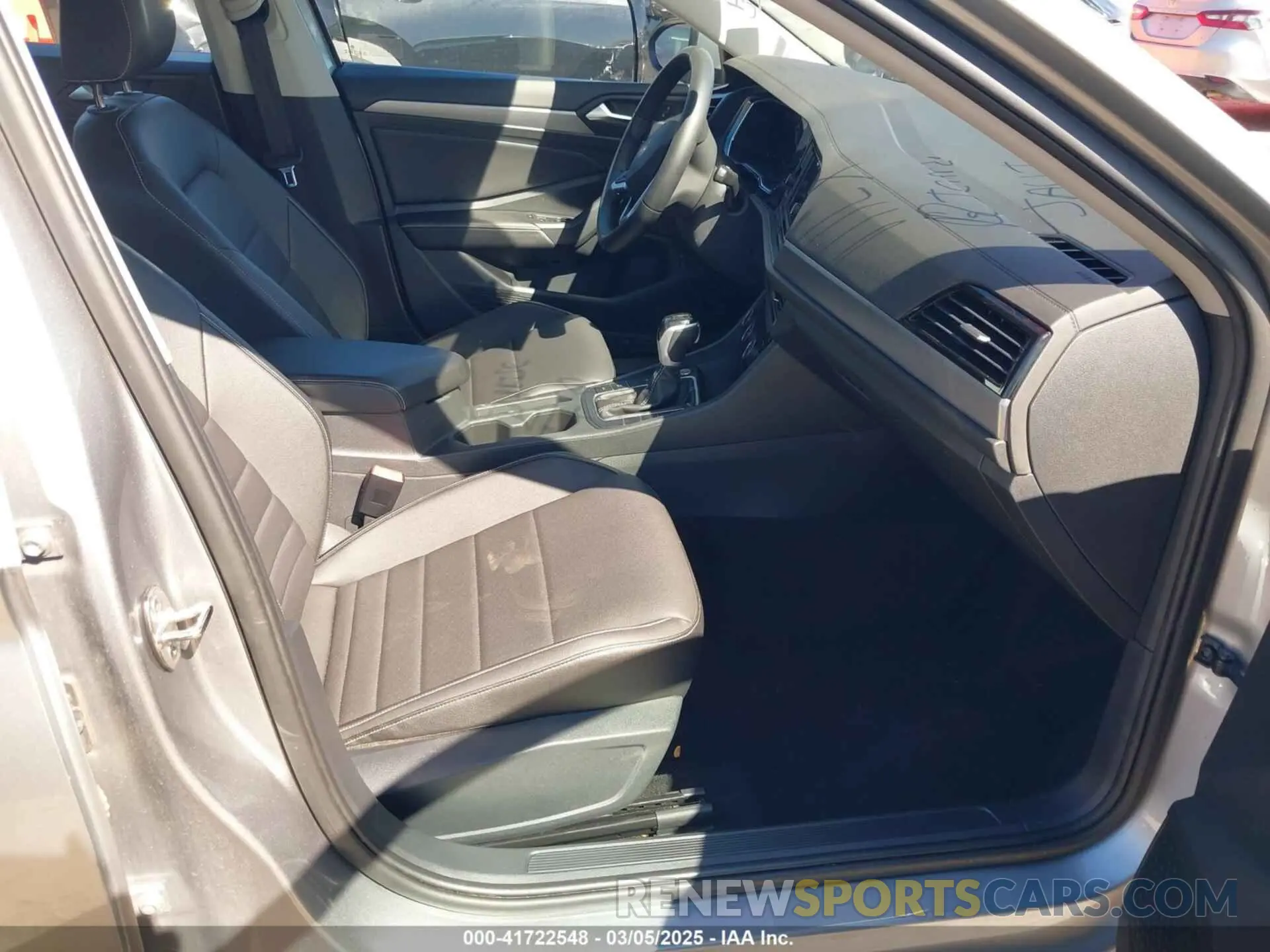5 fotografías del automóvil dañado 3VWEM7BU4RM015336 VOLKSWAGEN JETTA 2024