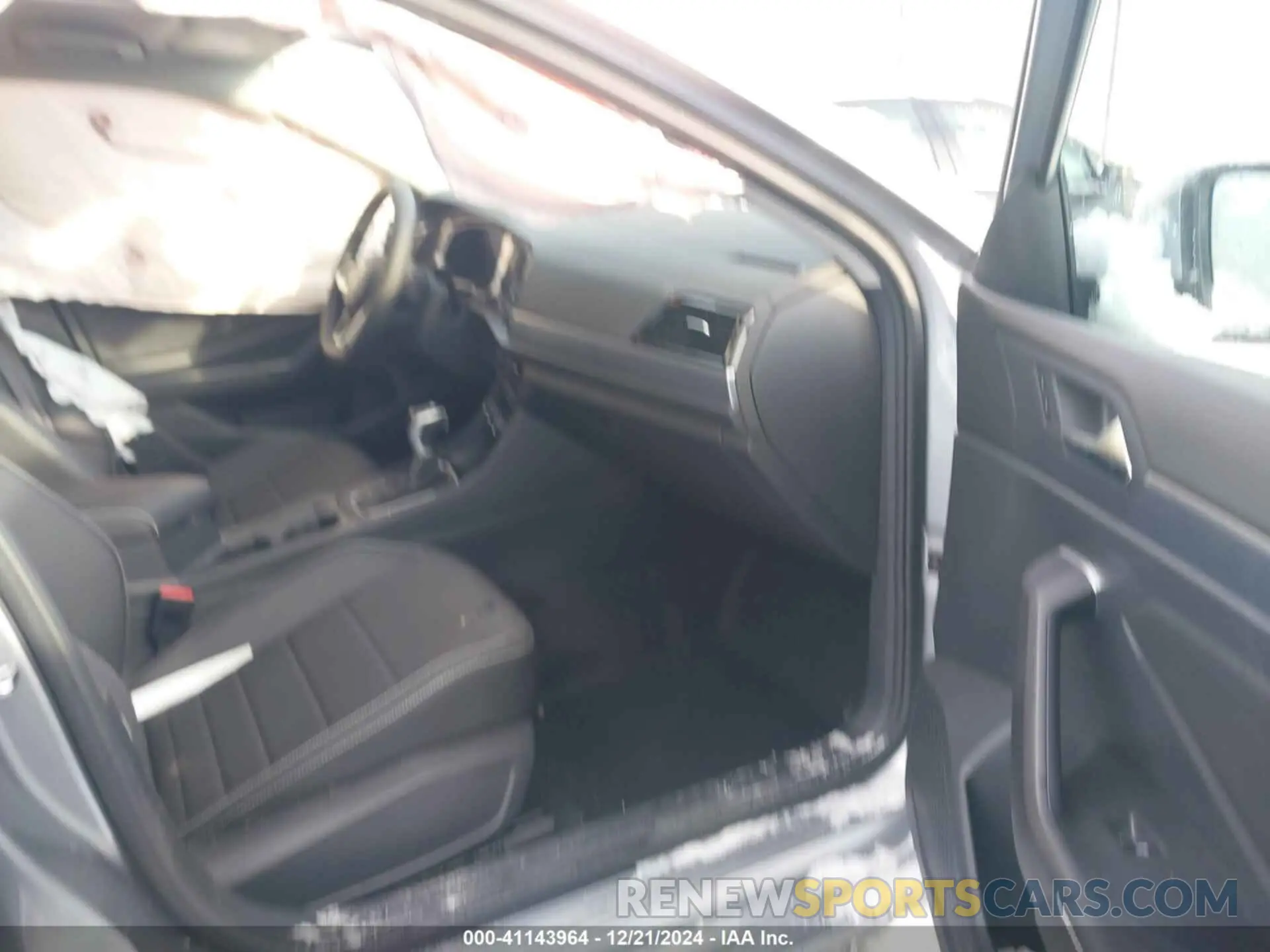 5 fotografías del automóvil dañado 3VWEM7BU4RM099545 VOLKSWAGEN JETTA 2024