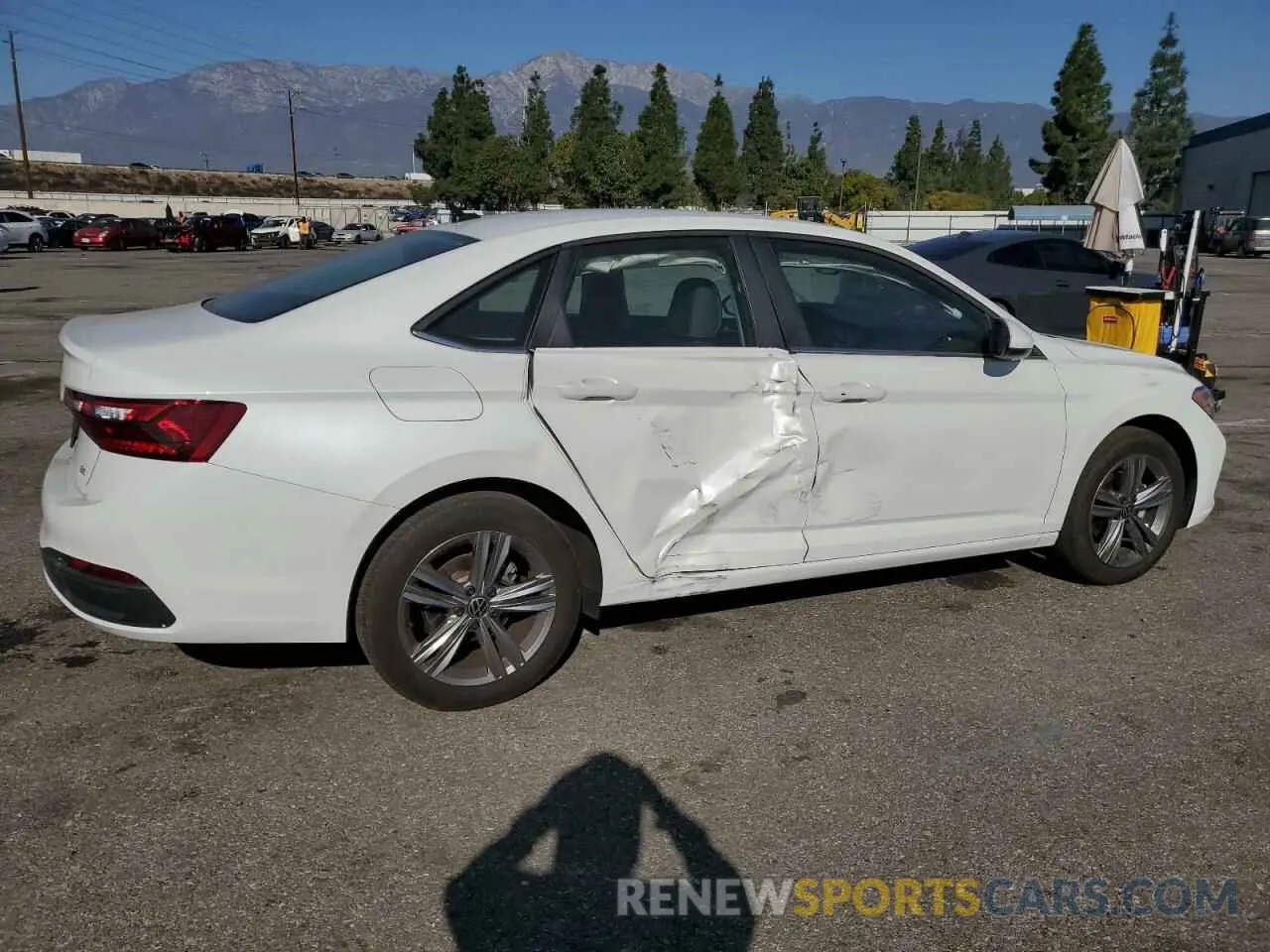 3 fotografías del automóvil dañado 3VWEM7BU5RM038110 VOLKSWAGEN JETTA 2024