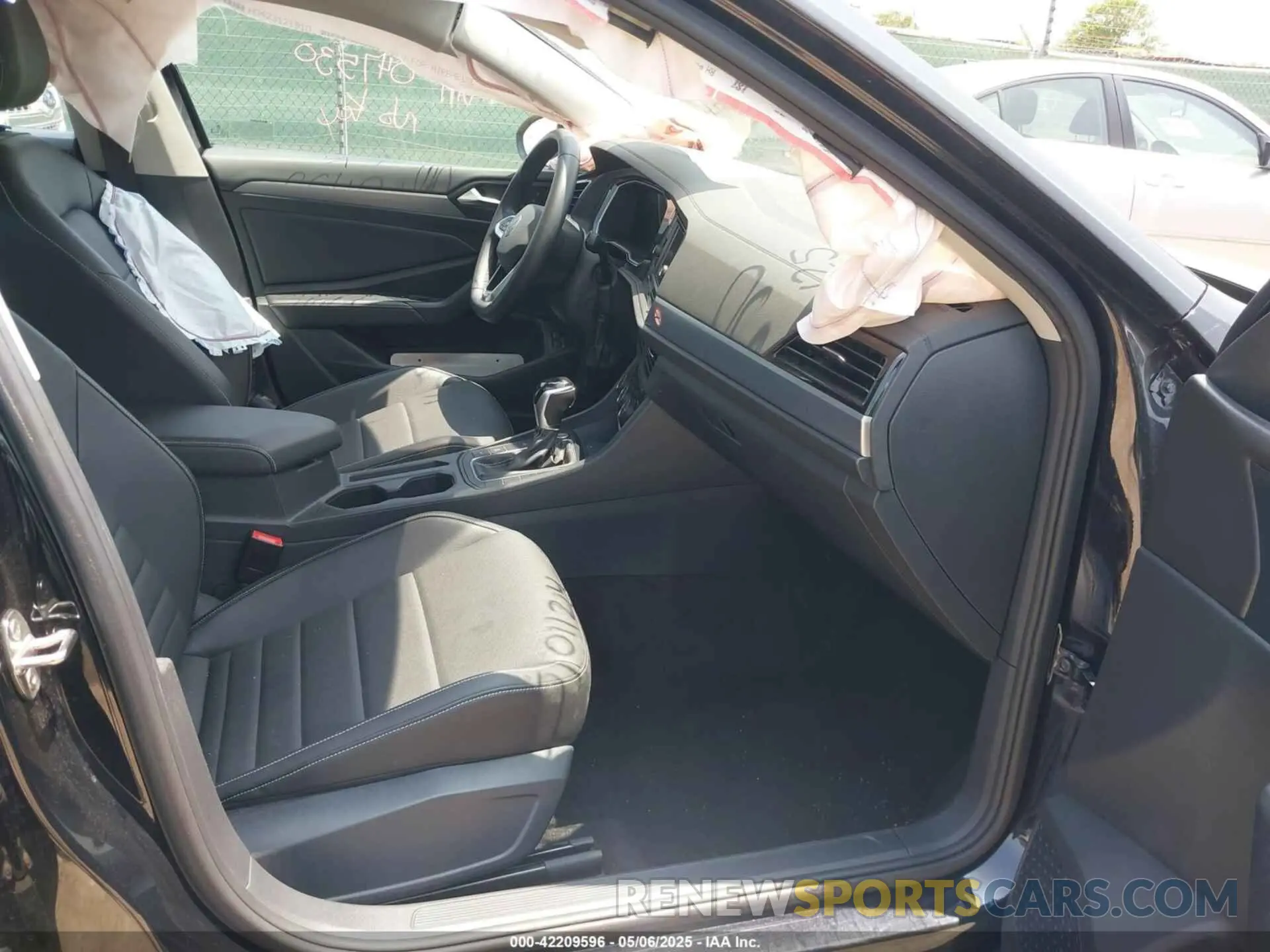 5 fotografías del automóvil dañado 3VWEM7BU6RM047530 VOLKSWAGEN JETTA 2024