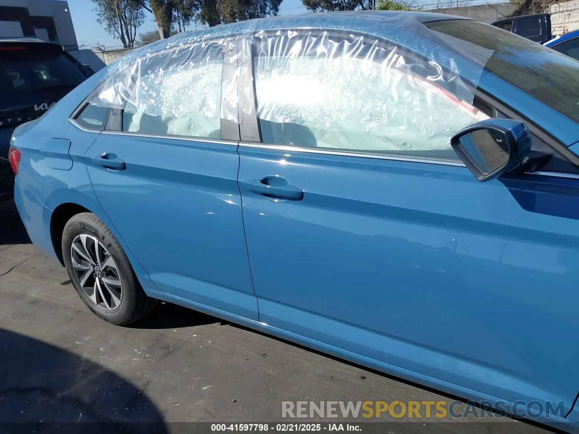 13 fotografías del automóvil dañado 3VW5X7BU0SM047164 VOLKSWAGEN JETTA 2025