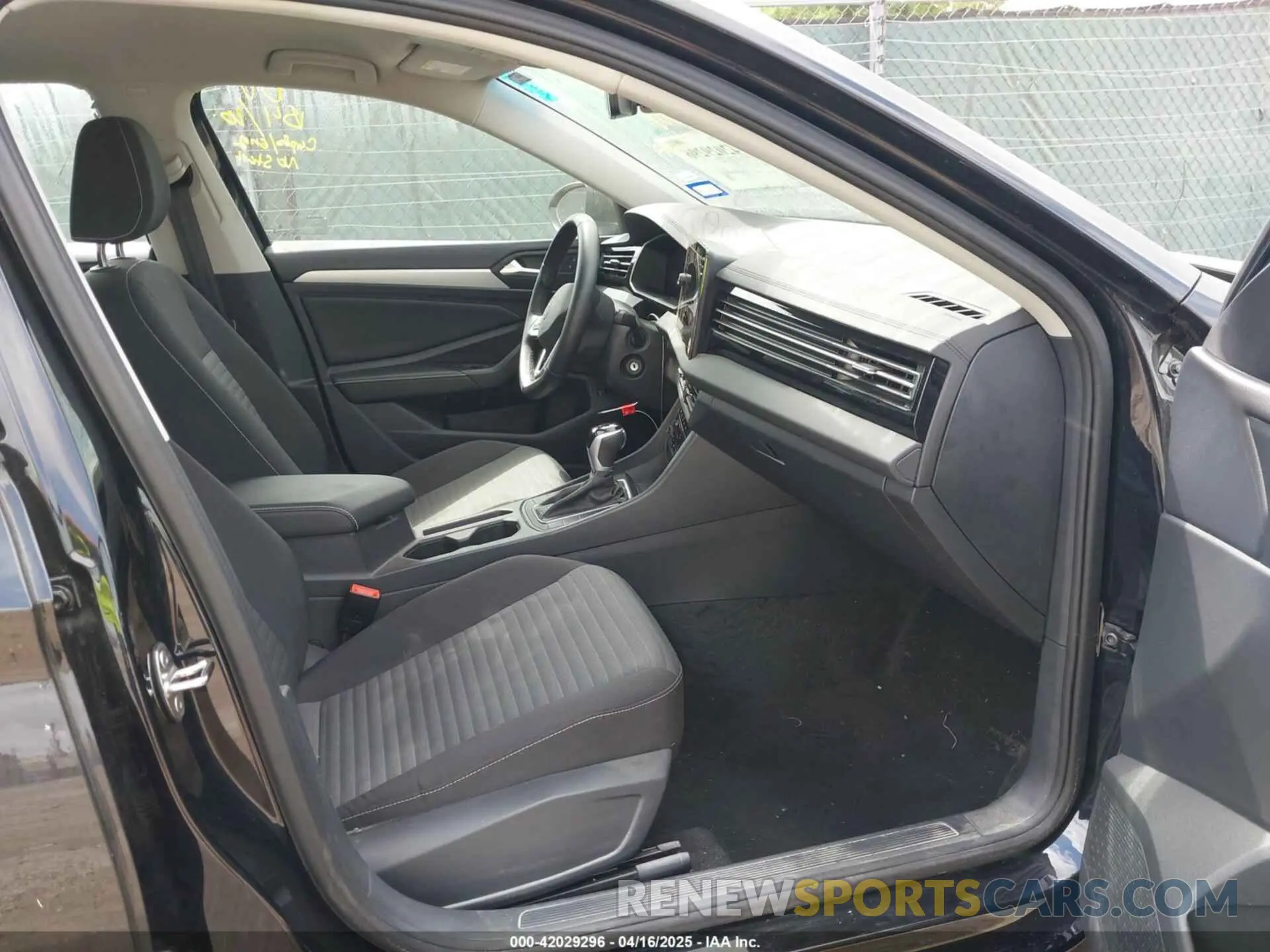 5 fotografías del automóvil dañado 3VW5X7BU4SM010568 VOLKSWAGEN JETTA 2025