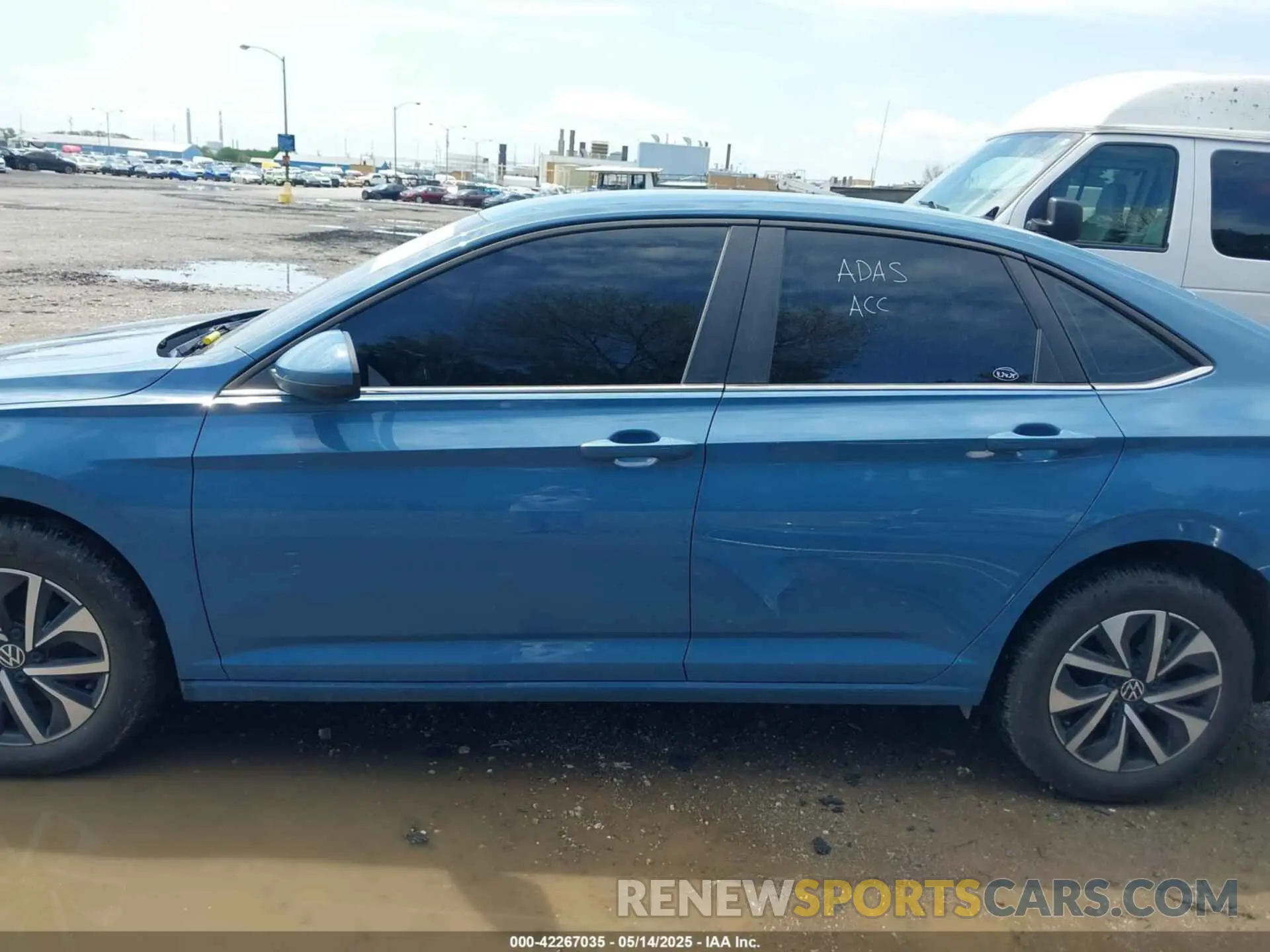 15 fotografías del automóvil dañado 3VW5X7BU4SM036684 VOLKSWAGEN JETTA 2025
