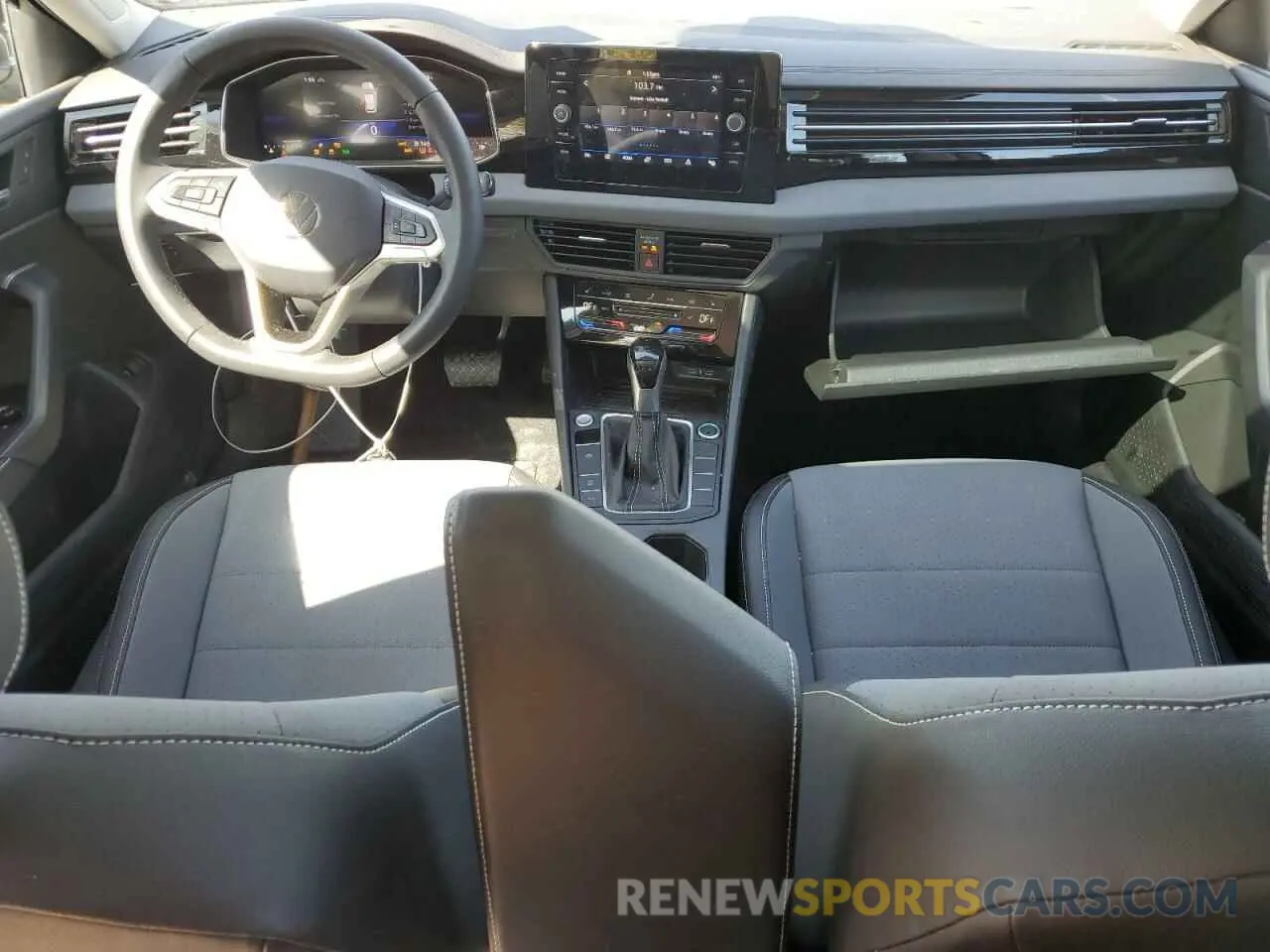 8 fotografías del automóvil dañado 3VW7X7BU0SM047898 VOLKSWAGEN JETTA 2025