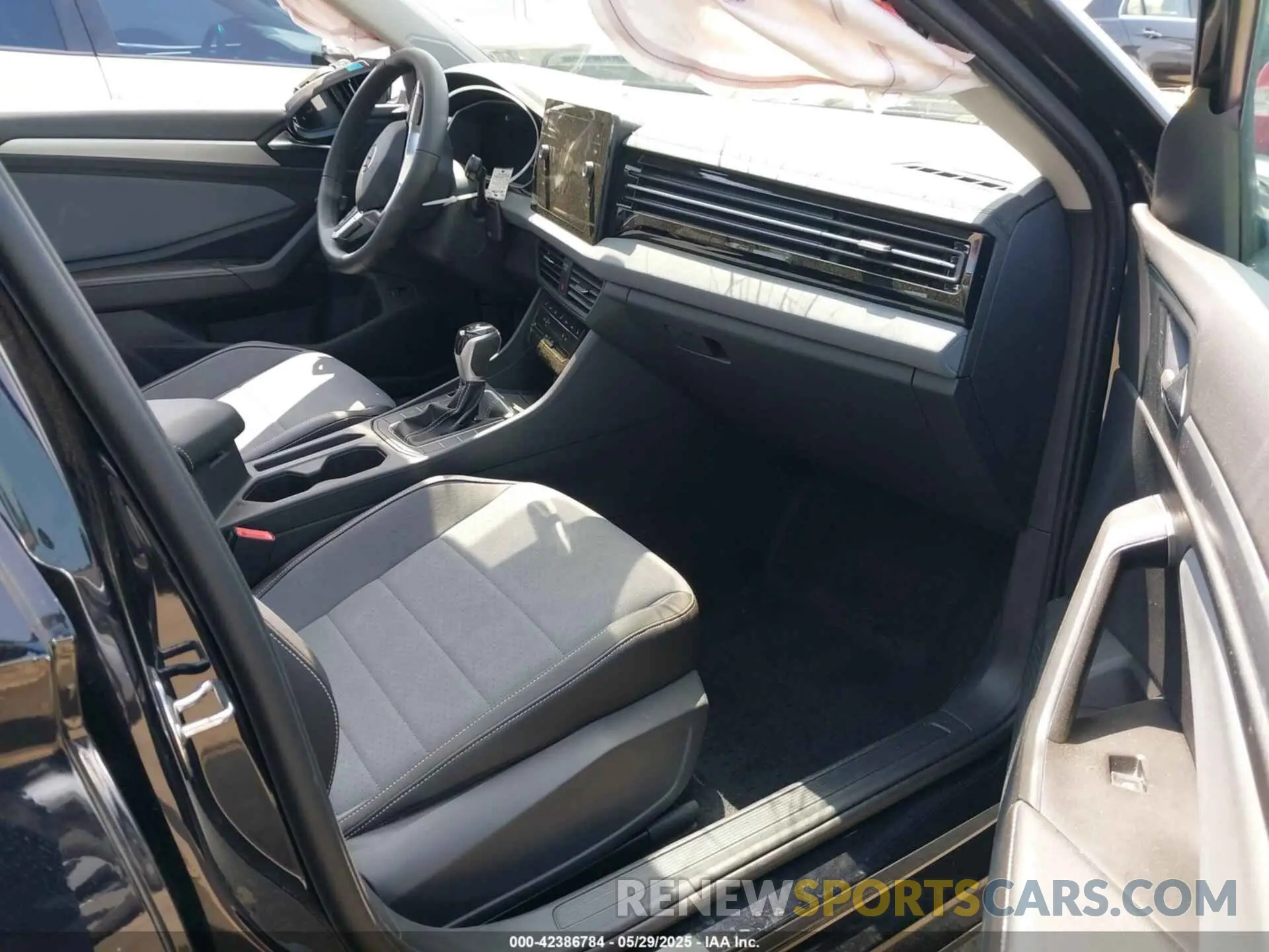 5 fotografías del automóvil dañado 3VW7X7BU1SM036375 VOLKSWAGEN JETTA 2025