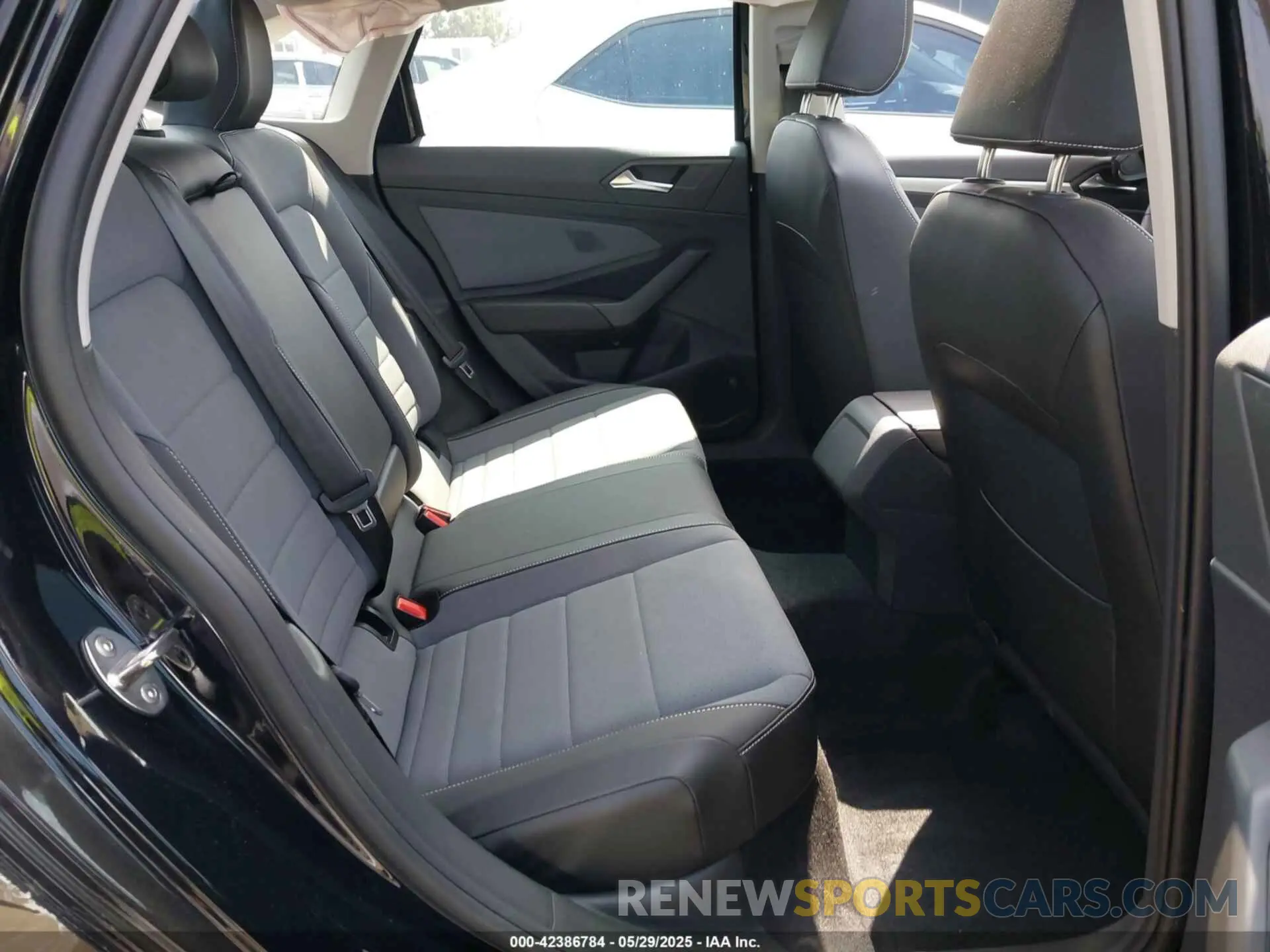 8 fotografías del automóvil dañado 3VW7X7BU1SM036375 VOLKSWAGEN JETTA 2025