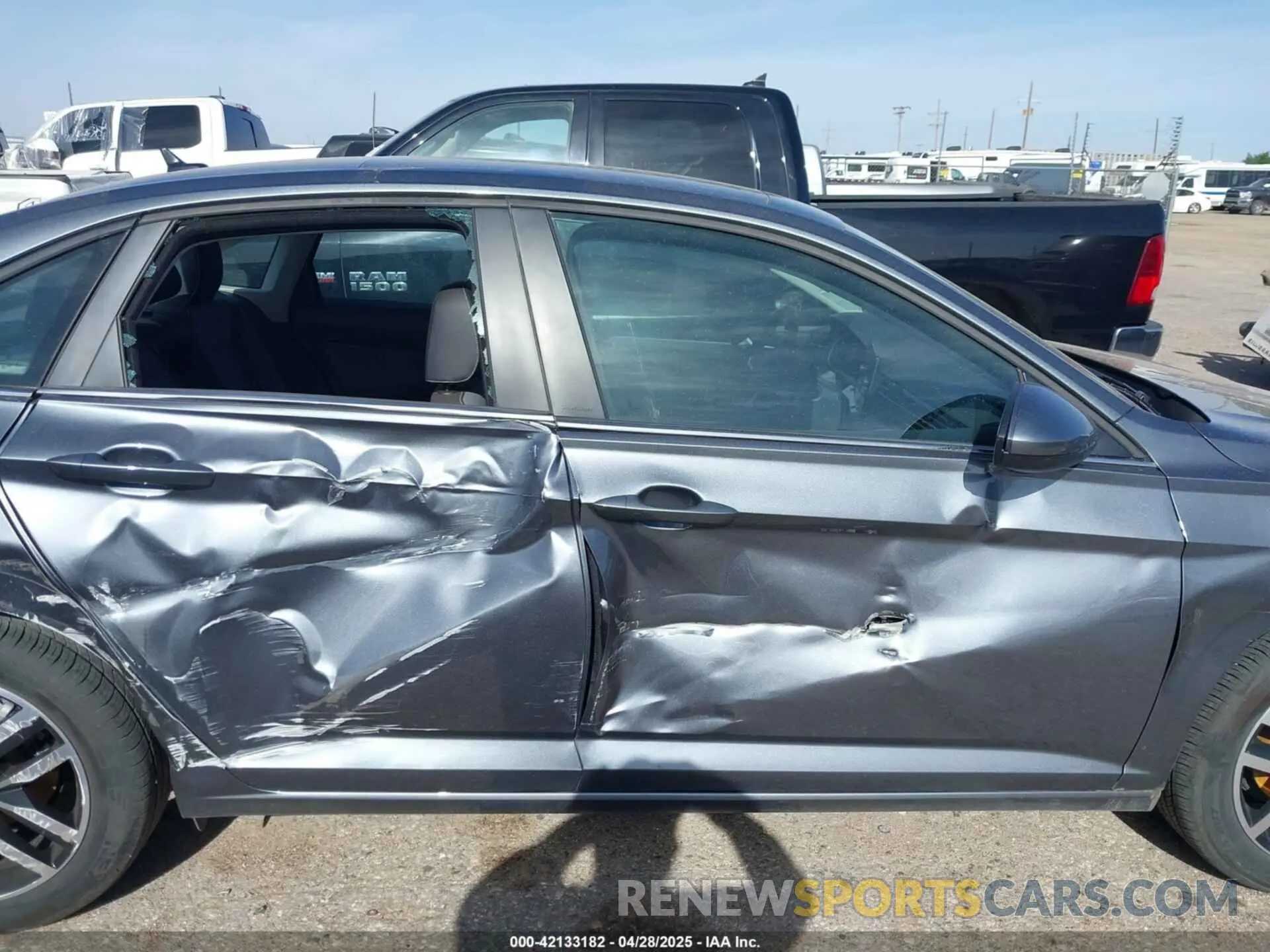 13 fotografías del automóvil dañado 3VW7X7BU2SM014207 VOLKSWAGEN JETTA 2025