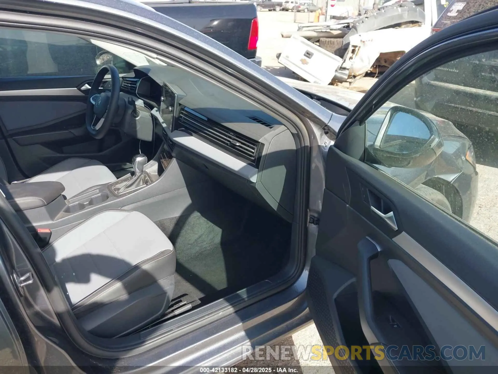 5 fotografías del automóvil dañado 3VW7X7BU2SM014207 VOLKSWAGEN JETTA 2025