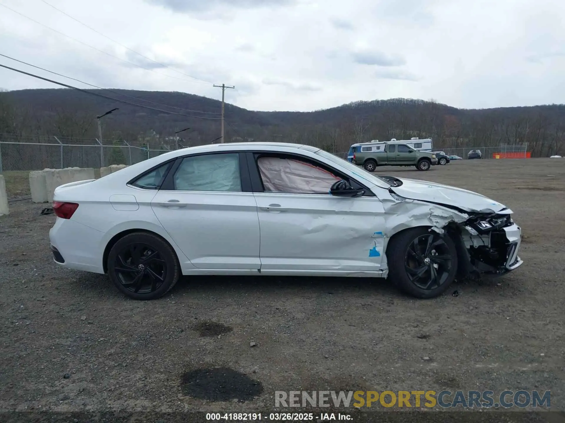 13 fotografías del automóvil dañado 3VW7X7BU3SM038080 VOLKSWAGEN JETTA 2025