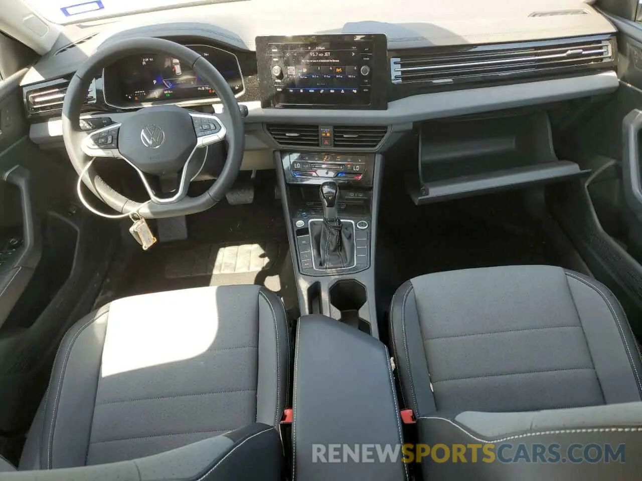 8 fotografías del automóvil dañado 3VW7X7BU3SM048642 VOLKSWAGEN JETTA 2025
