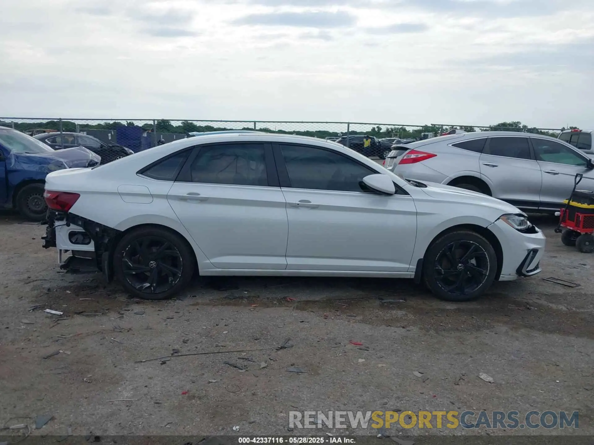 14 fotografías del automóvil dañado 3VW7X7BU5SM015416 VOLKSWAGEN JETTA 2025