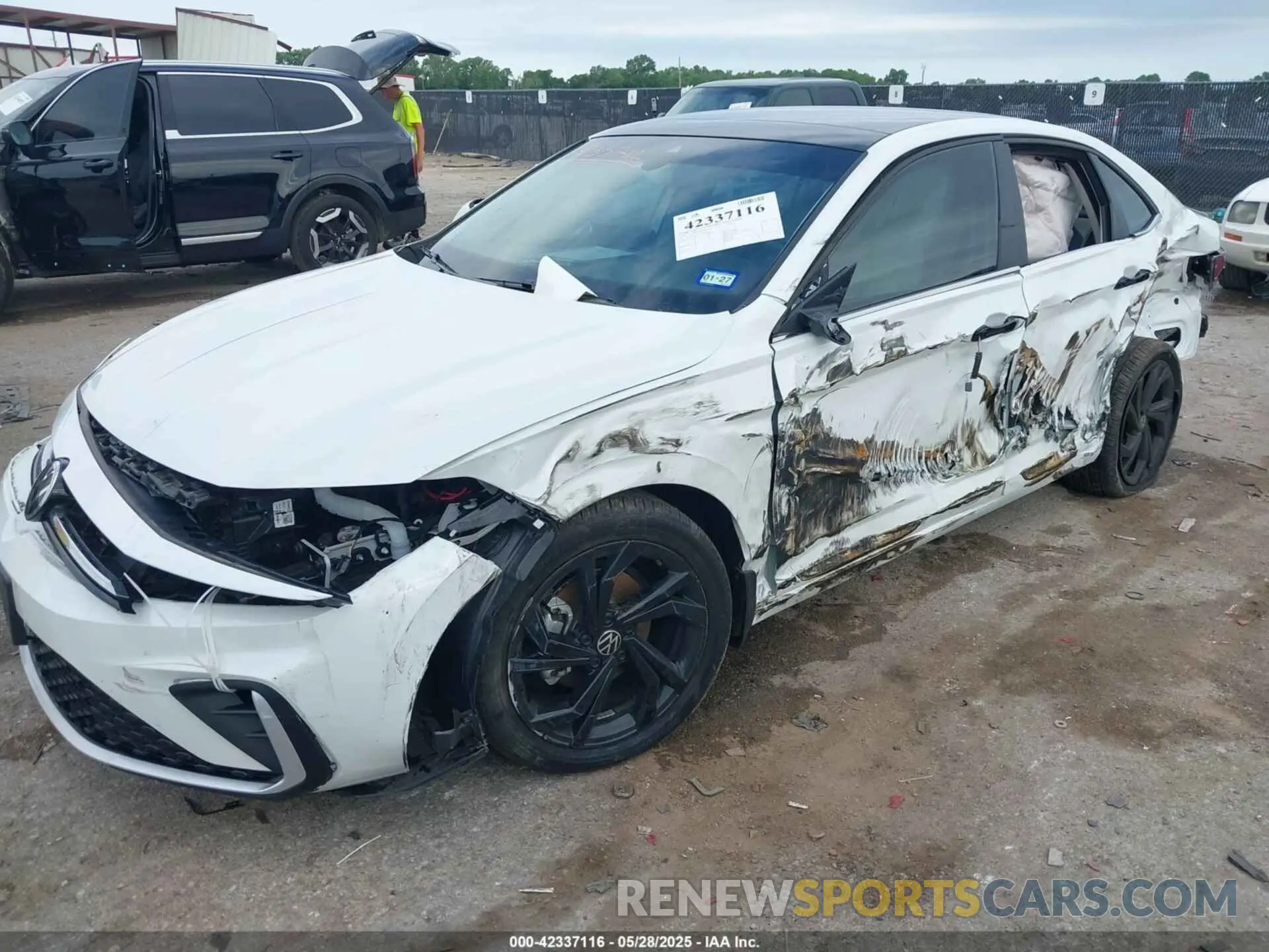 2 fotografías del automóvil dañado 3VW7X7BU5SM015416 VOLKSWAGEN JETTA 2025