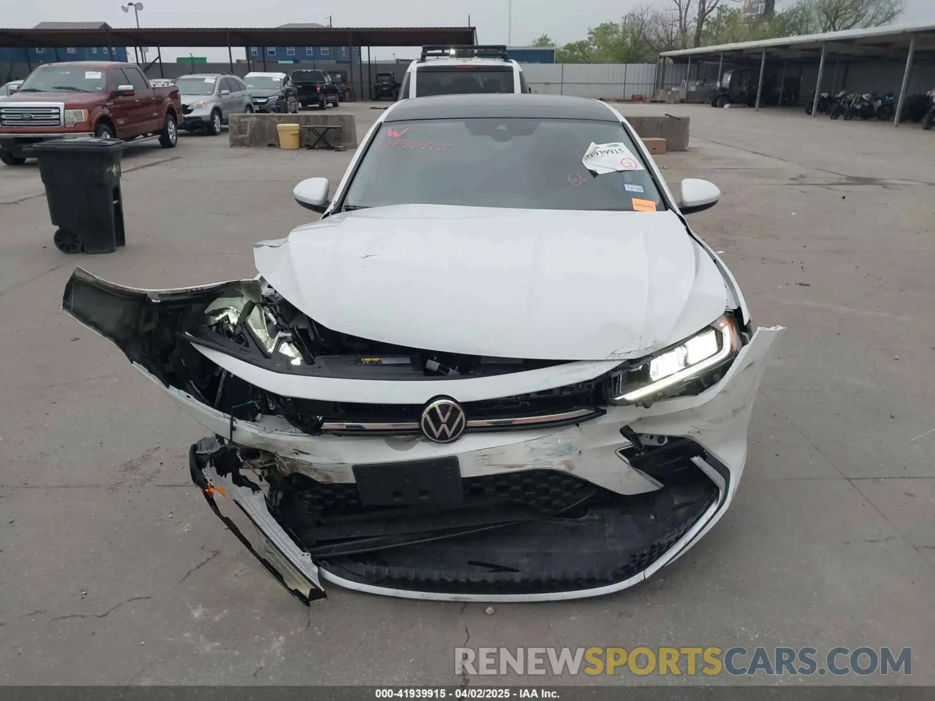 12 fotografías del automóvil dañado 3VW7X7BU7SM015157 VOLKSWAGEN JETTA 2025