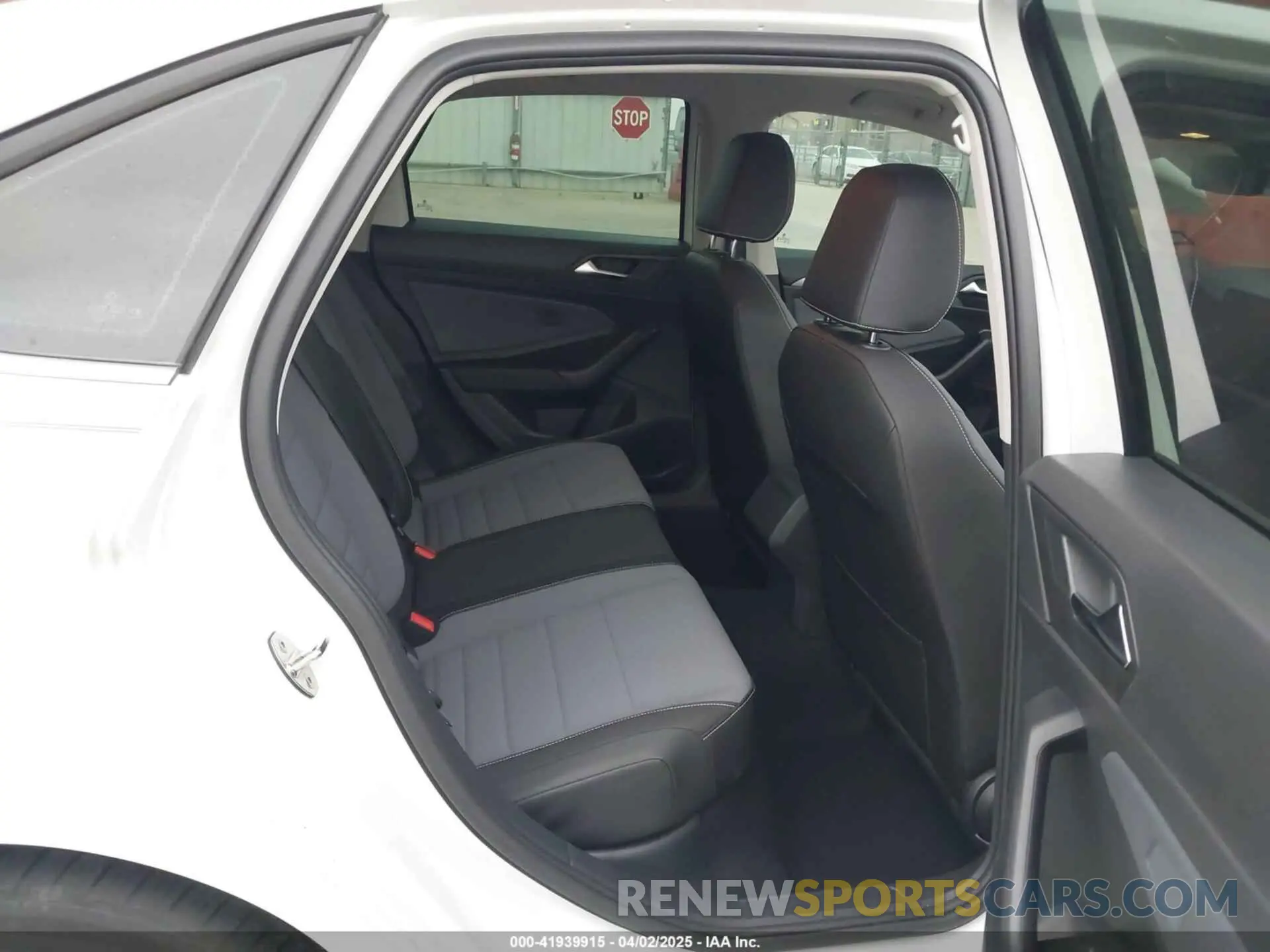 8 fotografías del automóvil dañado 3VW7X7BU7SM015157 VOLKSWAGEN JETTA 2025