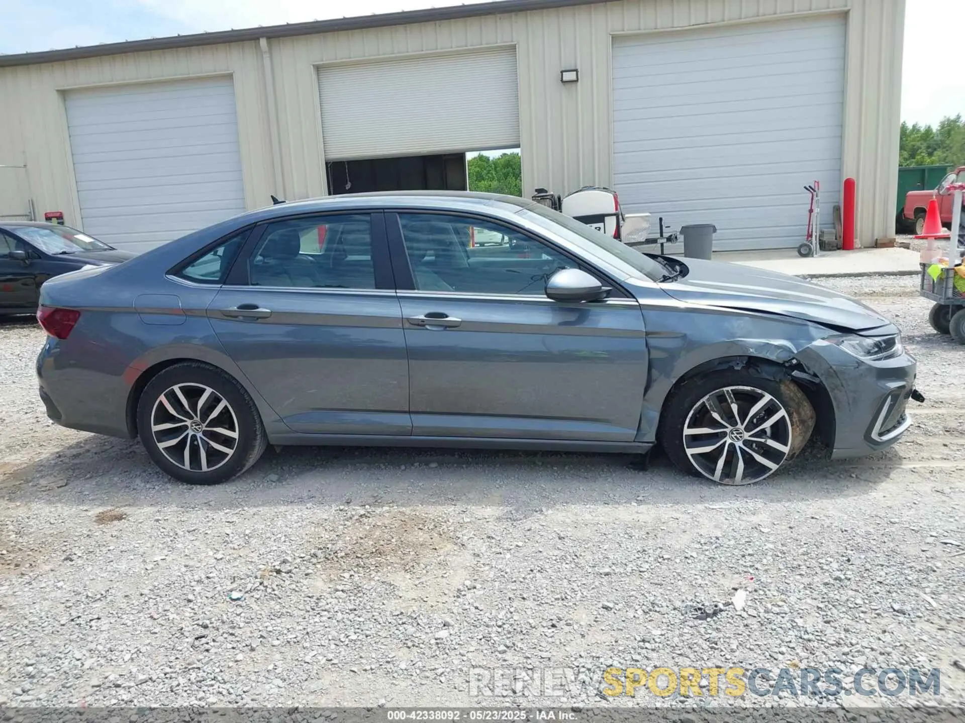 13 fotografías del automóvil dañado 3VW7X7BUXSM029960 VOLKSWAGEN JETTA 2025