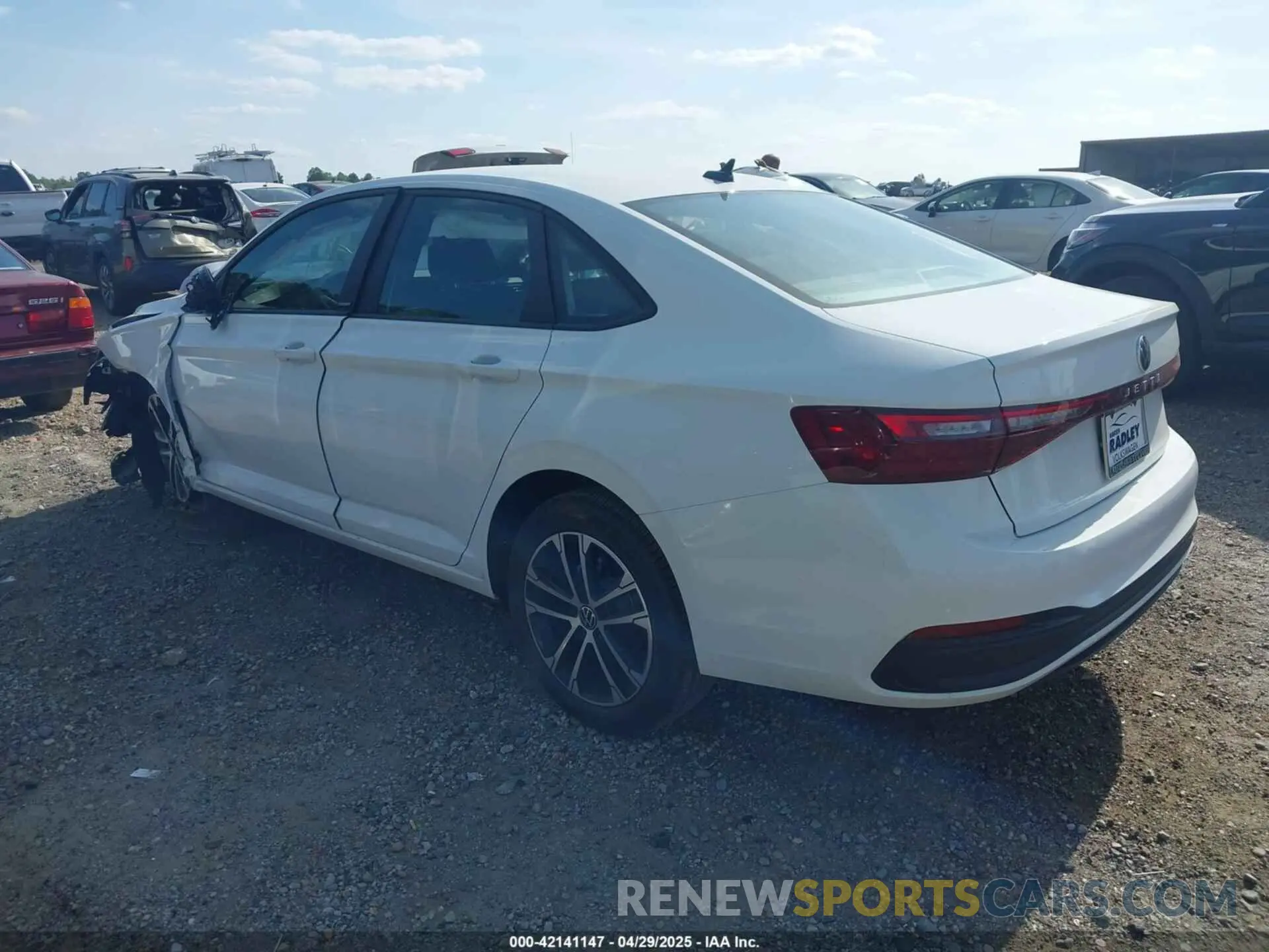 3 fotografías del automóvil dañado 3VWBX7BU1SM066003 VOLKSWAGEN JETTA 2025