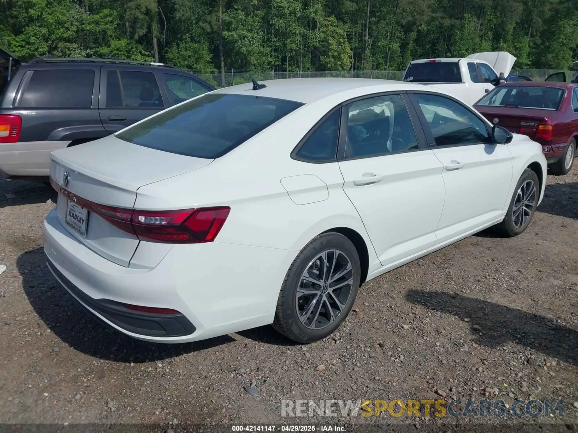 4 fotografías del automóvil dañado 3VWBX7BU1SM066003 VOLKSWAGEN JETTA 2025