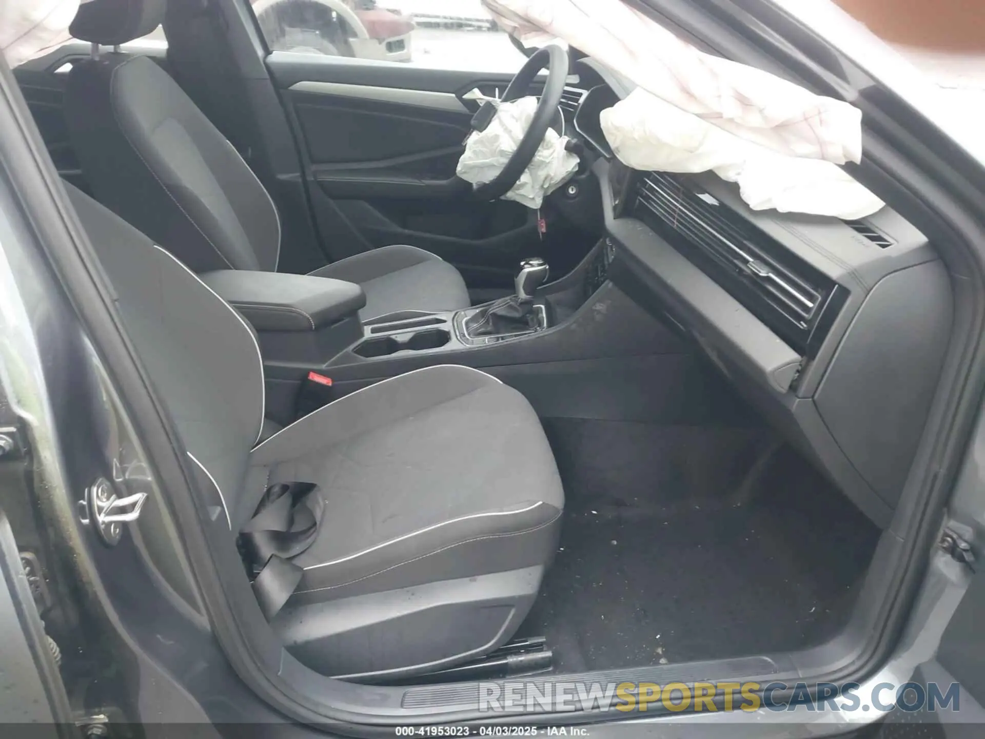 5 fotografías del automóvil dañado 3VWBX7BU2SM000558 VOLKSWAGEN JETTA 2025
