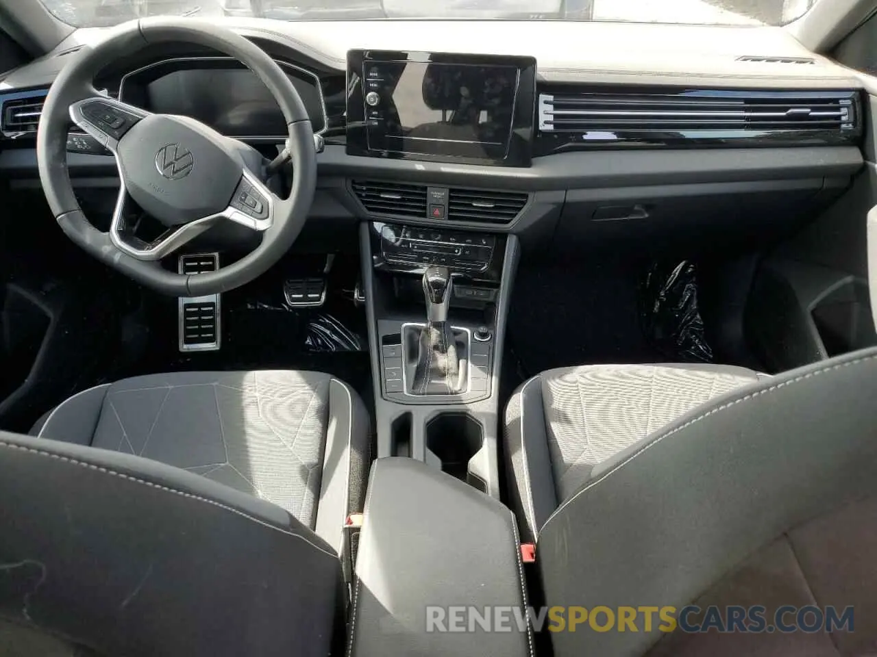 8 fotografías del automóvil dañado 3VWBX7BU2SM043894 VOLKSWAGEN JETTA 2025