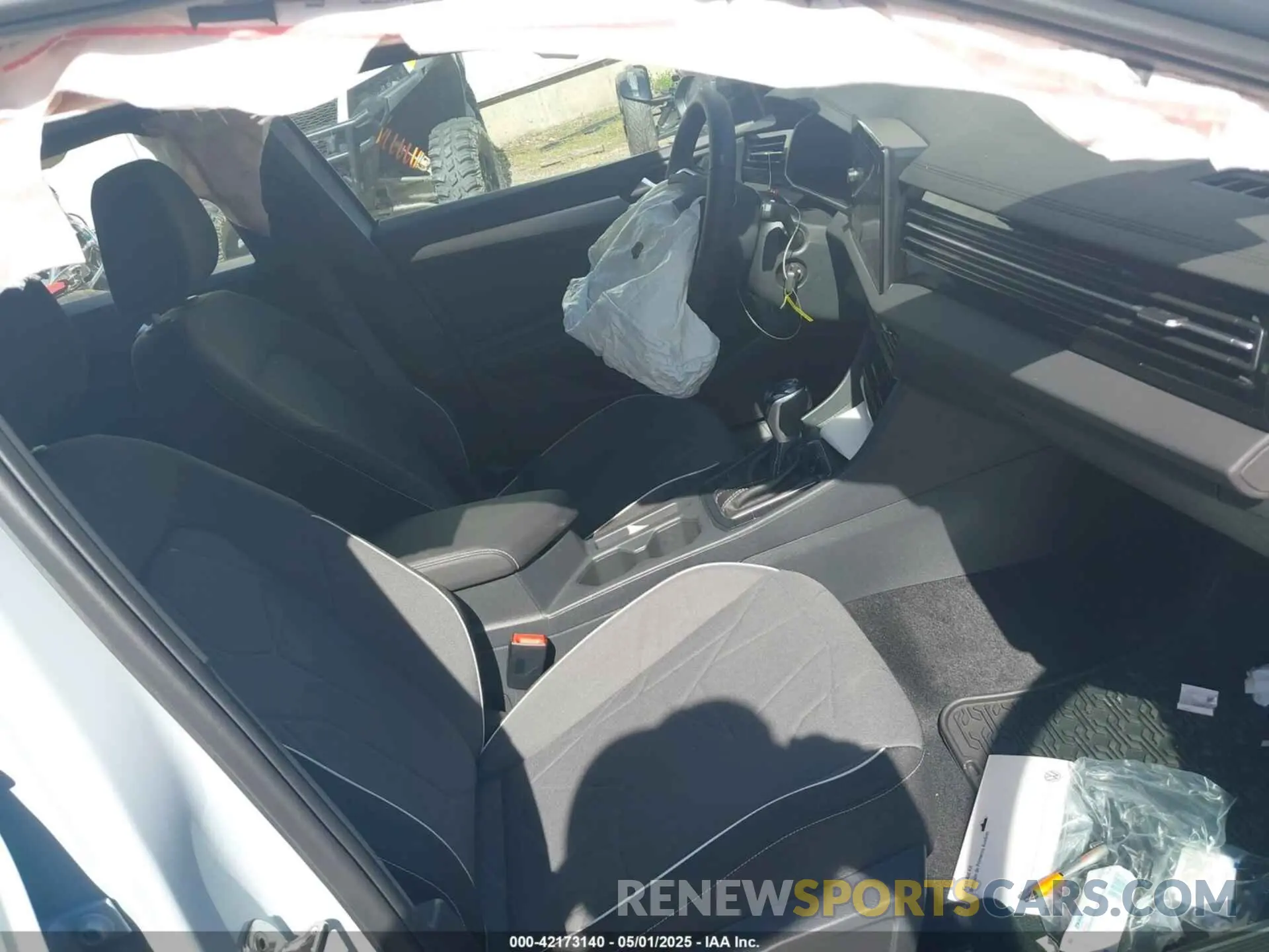 5 fotografías del automóvil dañado 3VWBX7BU8SM059193 VOLKSWAGEN JETTA 2025