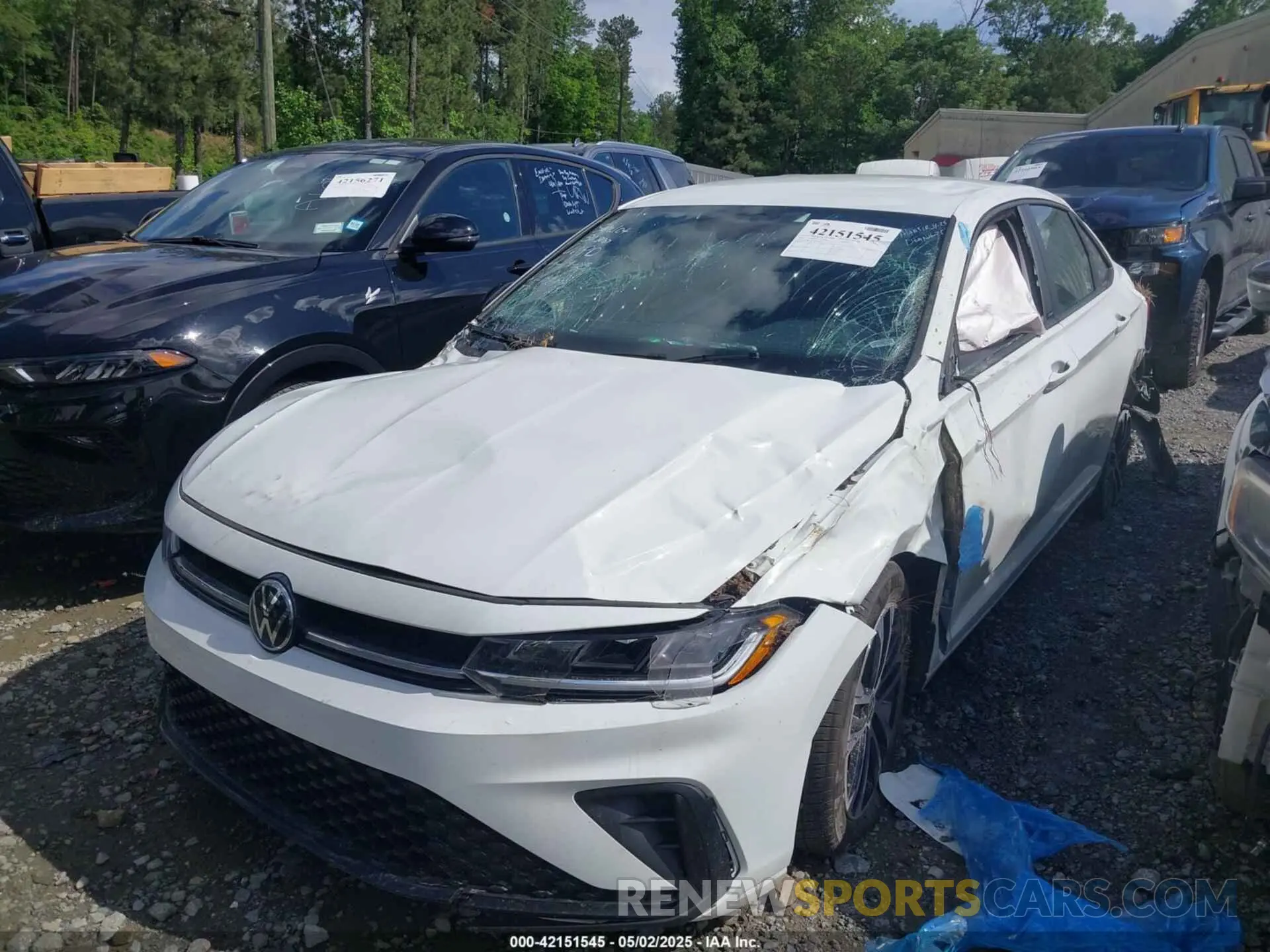 2 fotografías del automóvil dañado 3VWBX7BUXSM048308 VOLKSWAGEN JETTA 2025