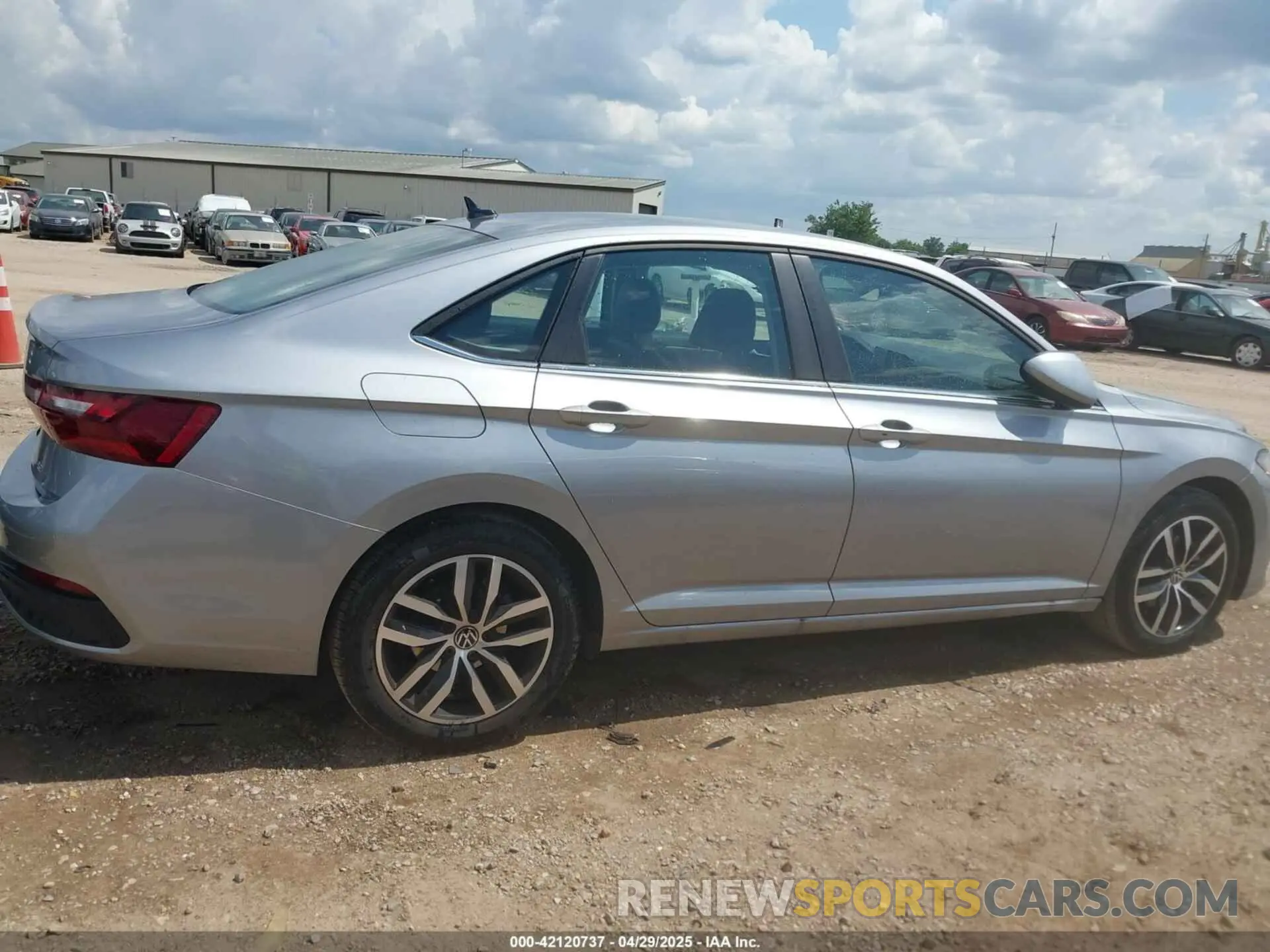 13 fotografías del automóvil dañado 3VWEX7BU1SM025397 VOLKSWAGEN JETTA 2025