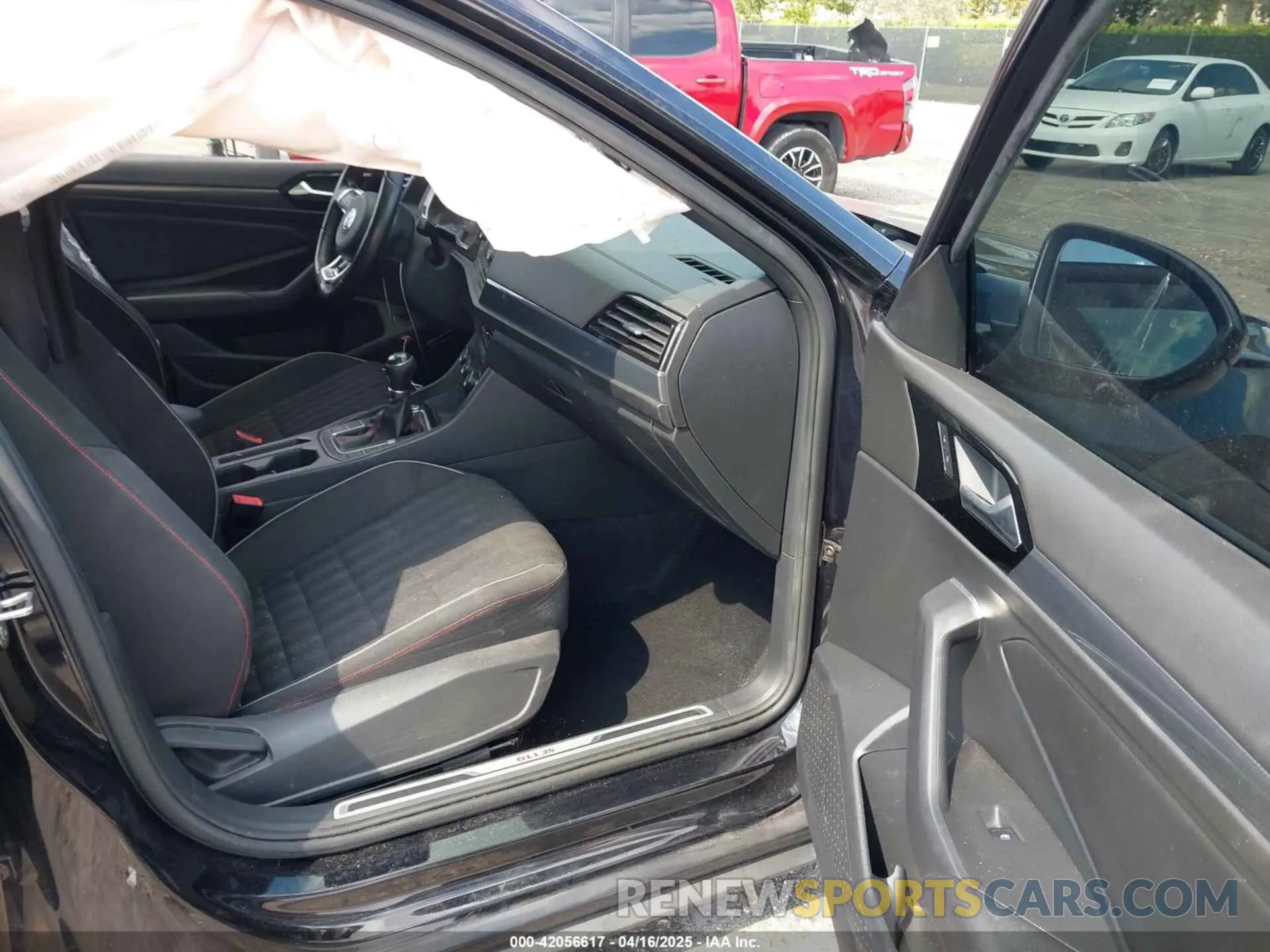 5 fotografías del automóvil dañado 3VW5T7BU9KM142379 VOLKSWAGEN JETTA GLI 2019
