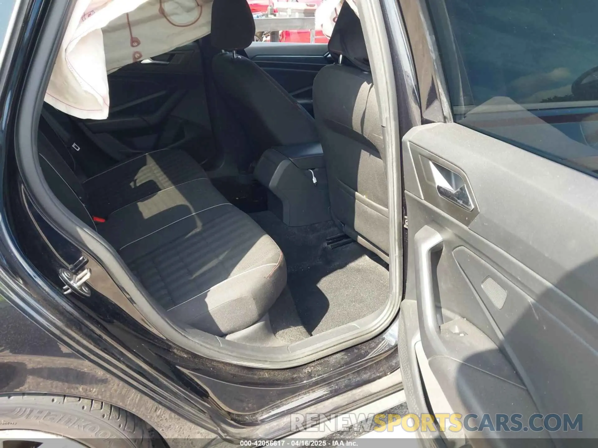 8 fotografías del automóvil dañado 3VW5T7BU9KM142379 VOLKSWAGEN JETTA GLI 2019