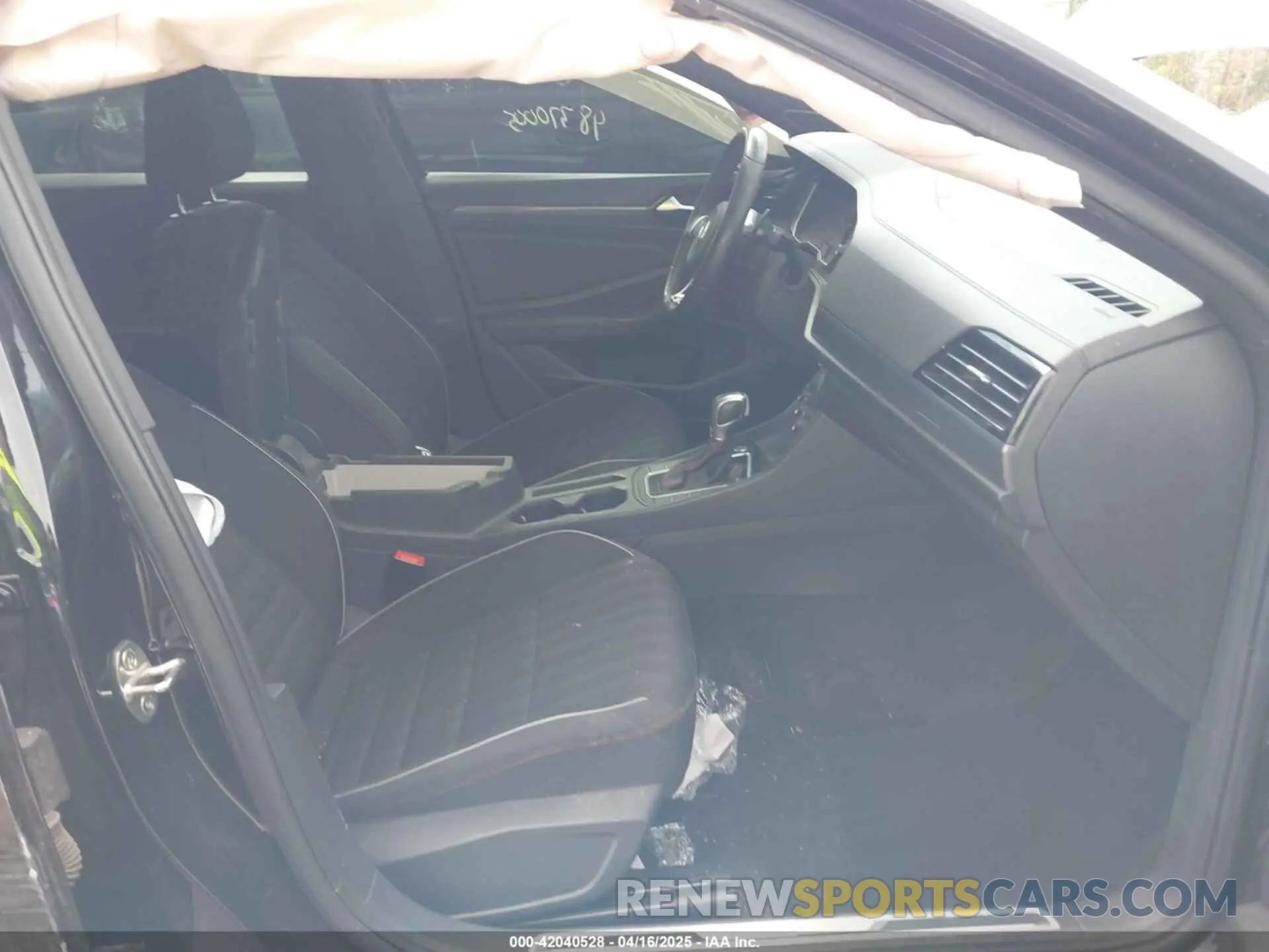 5 fotografías del automóvil dañado 3VW6T7BU7KM259821 VOLKSWAGEN JETTA GLI 2019