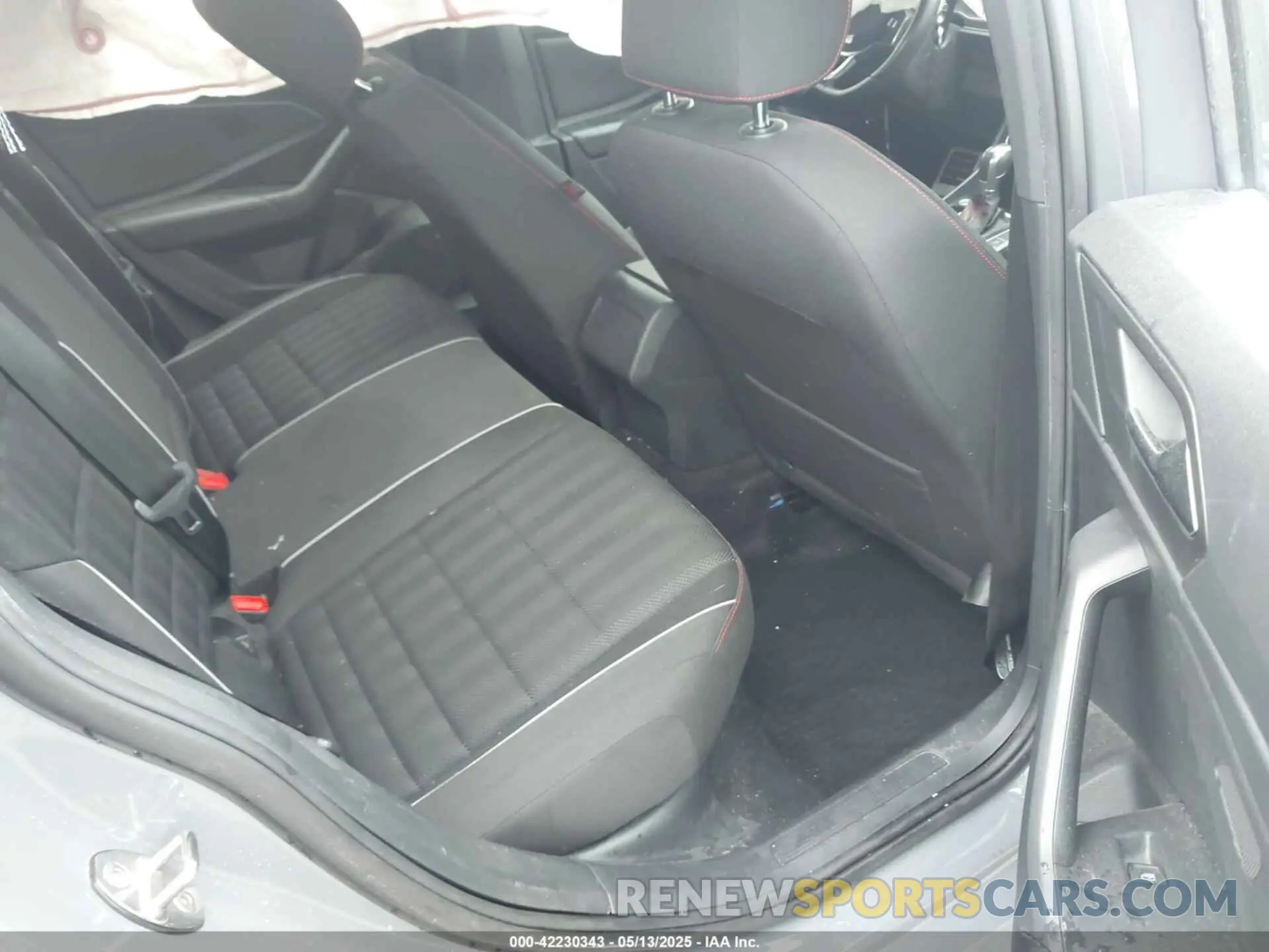 8 fotografías del automóvil dañado 3VW6T7BU8KM176379 VOLKSWAGEN JETTA GLI 2019