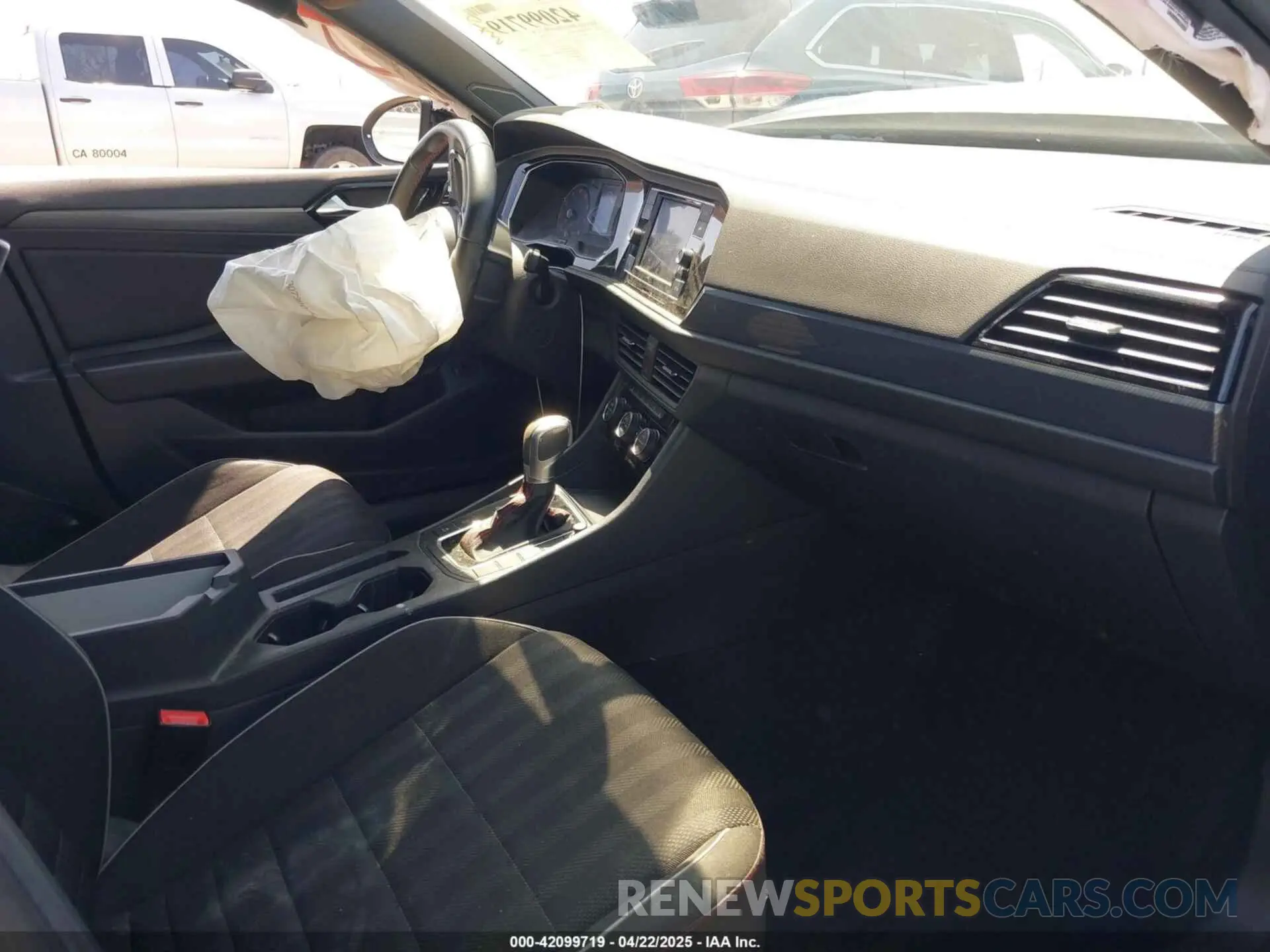 5 fotografías del automóvil dañado 3VW6T7BU9KM153175 VOLKSWAGEN JETTA GLI 2019