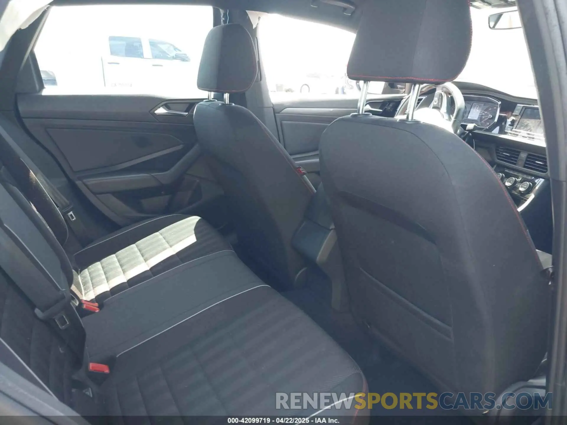 8 fotografías del automóvil dañado 3VW6T7BU9KM153175 VOLKSWAGEN JETTA GLI 2019