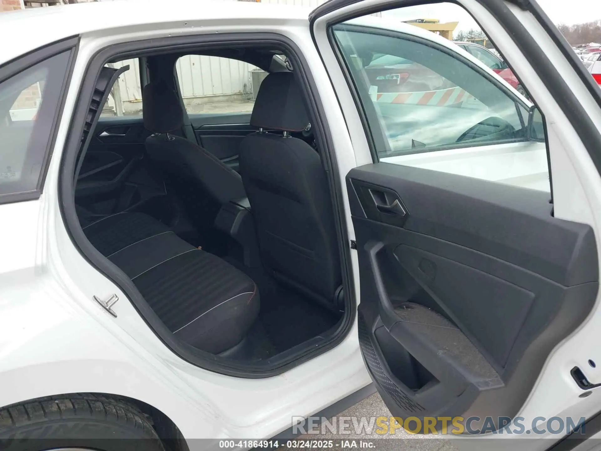 8 fotografías del automóvil dañado 3VW6T7BU9KM243846 VOLKSWAGEN JETTA GLI 2019
