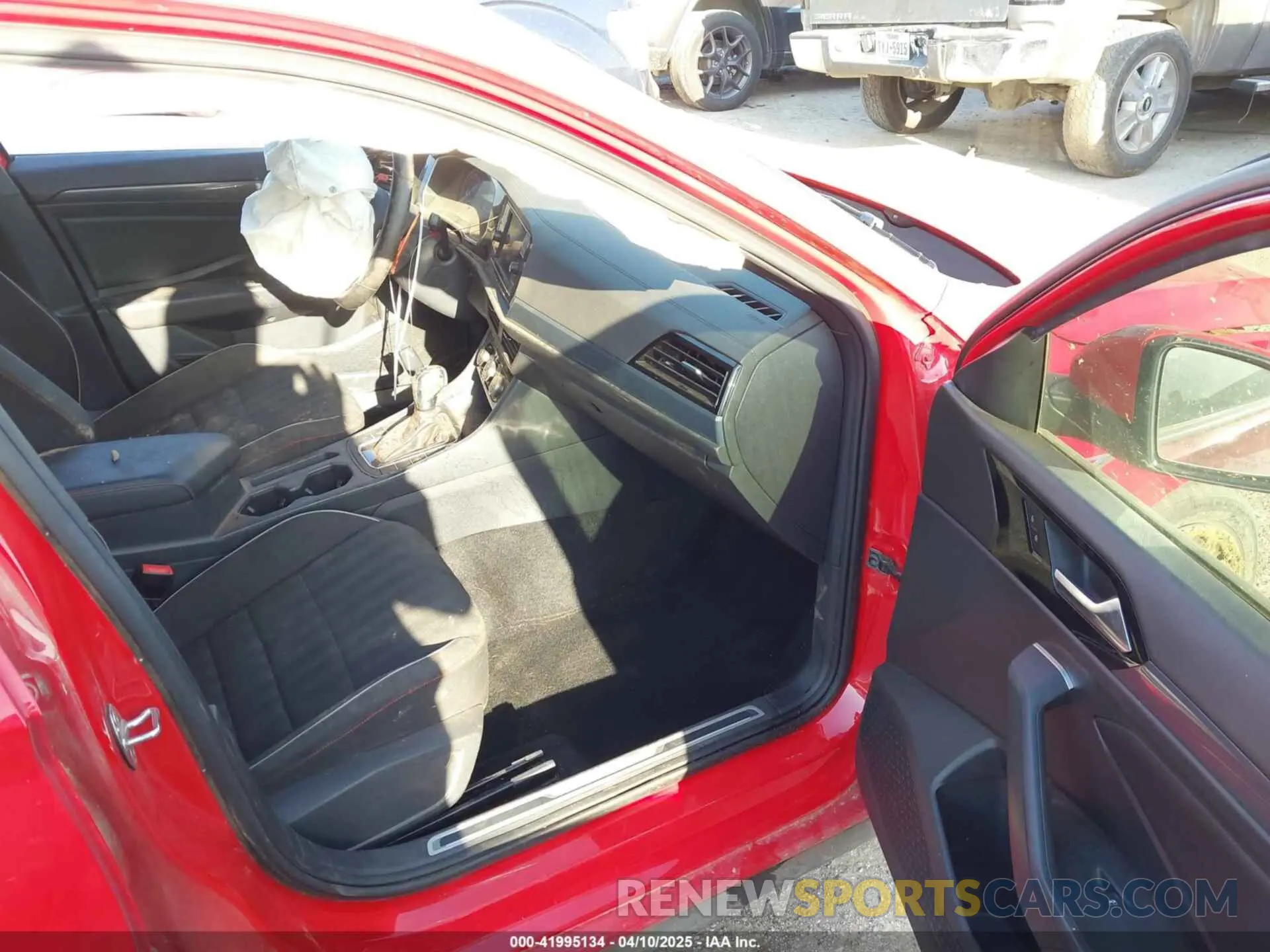 5 fotografías del automóvil dañado 3VW6T7BUXLM105802 VOLKSWAGEN JETTA GLI 2020