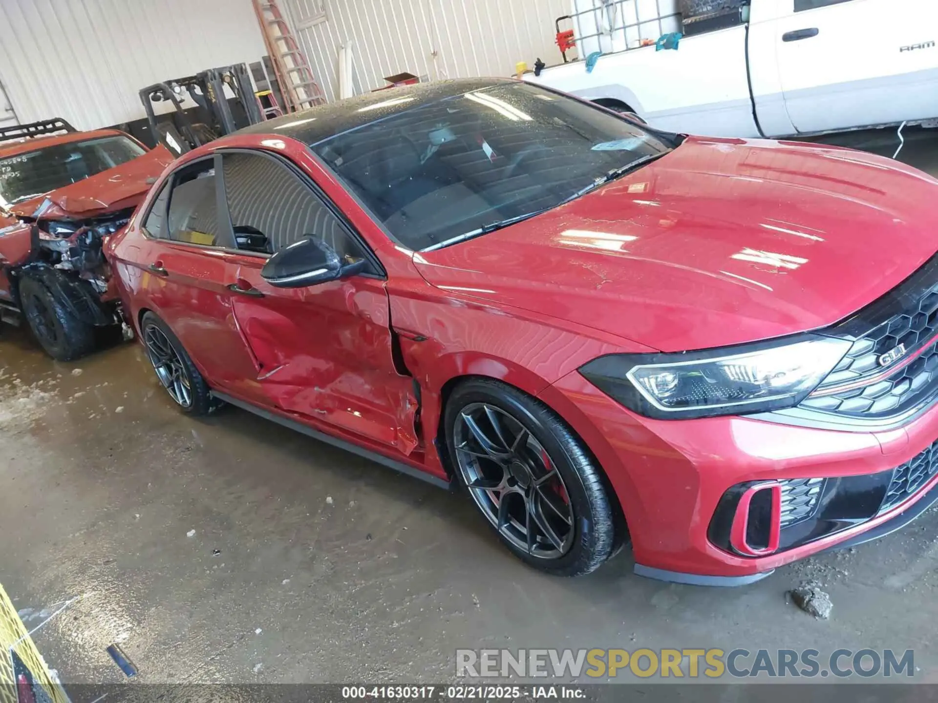 13 fotografías del automóvil dañado 3VW2T7BU3RM085187 VOLKSWAGEN JETTA GLI 2024