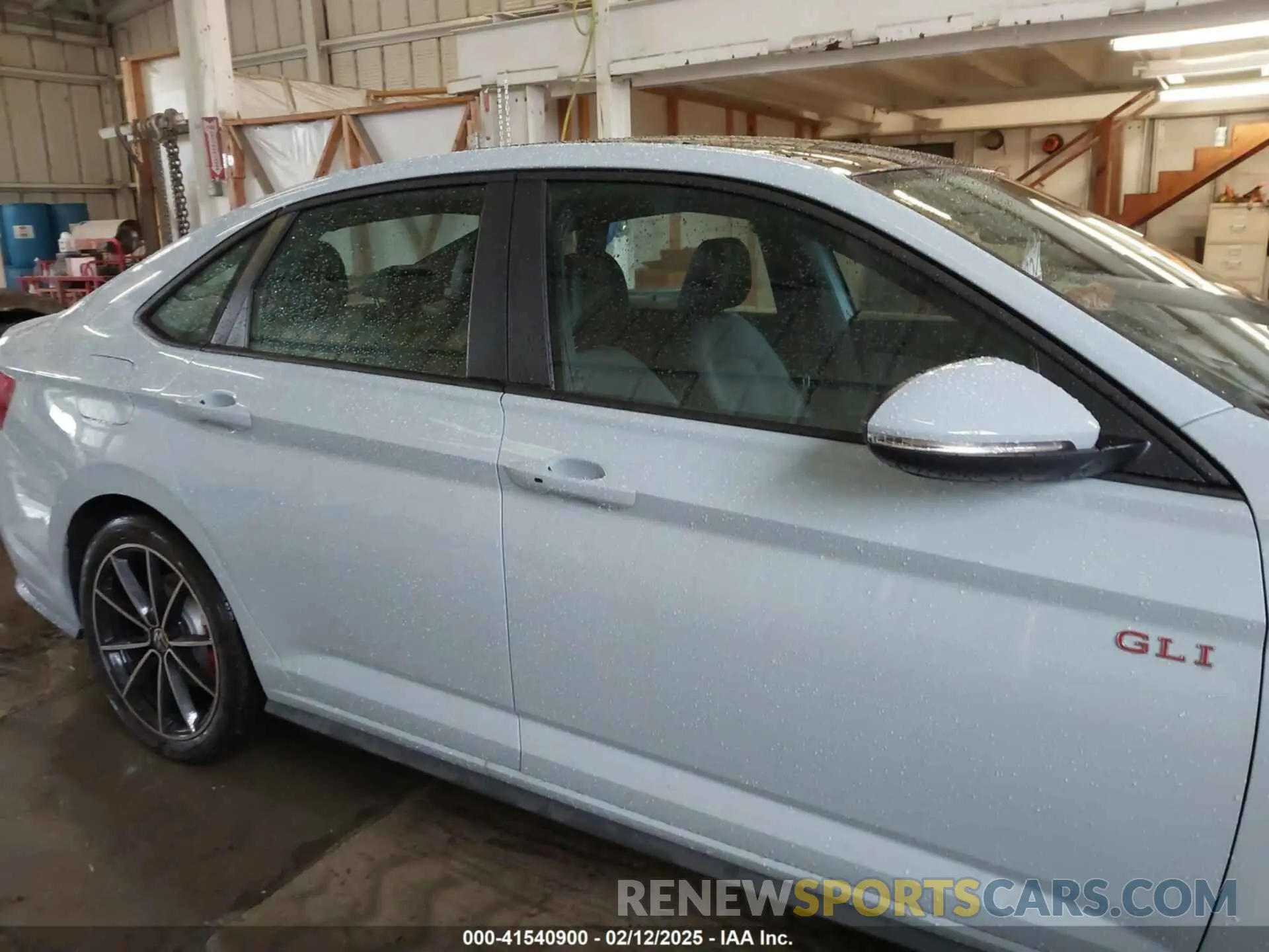 13 fotografías del automóvil dañado 3VW2T7BUXSM033304 VOLKSWAGEN JETTA GLI 2025