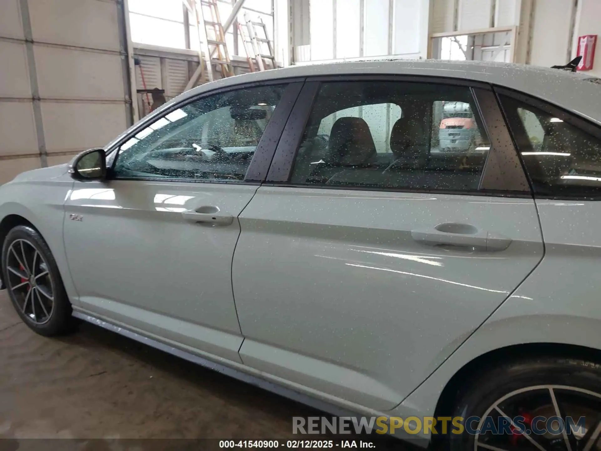14 fotografías del automóvil dañado 3VW2T7BUXSM033304 VOLKSWAGEN JETTA GLI 2025