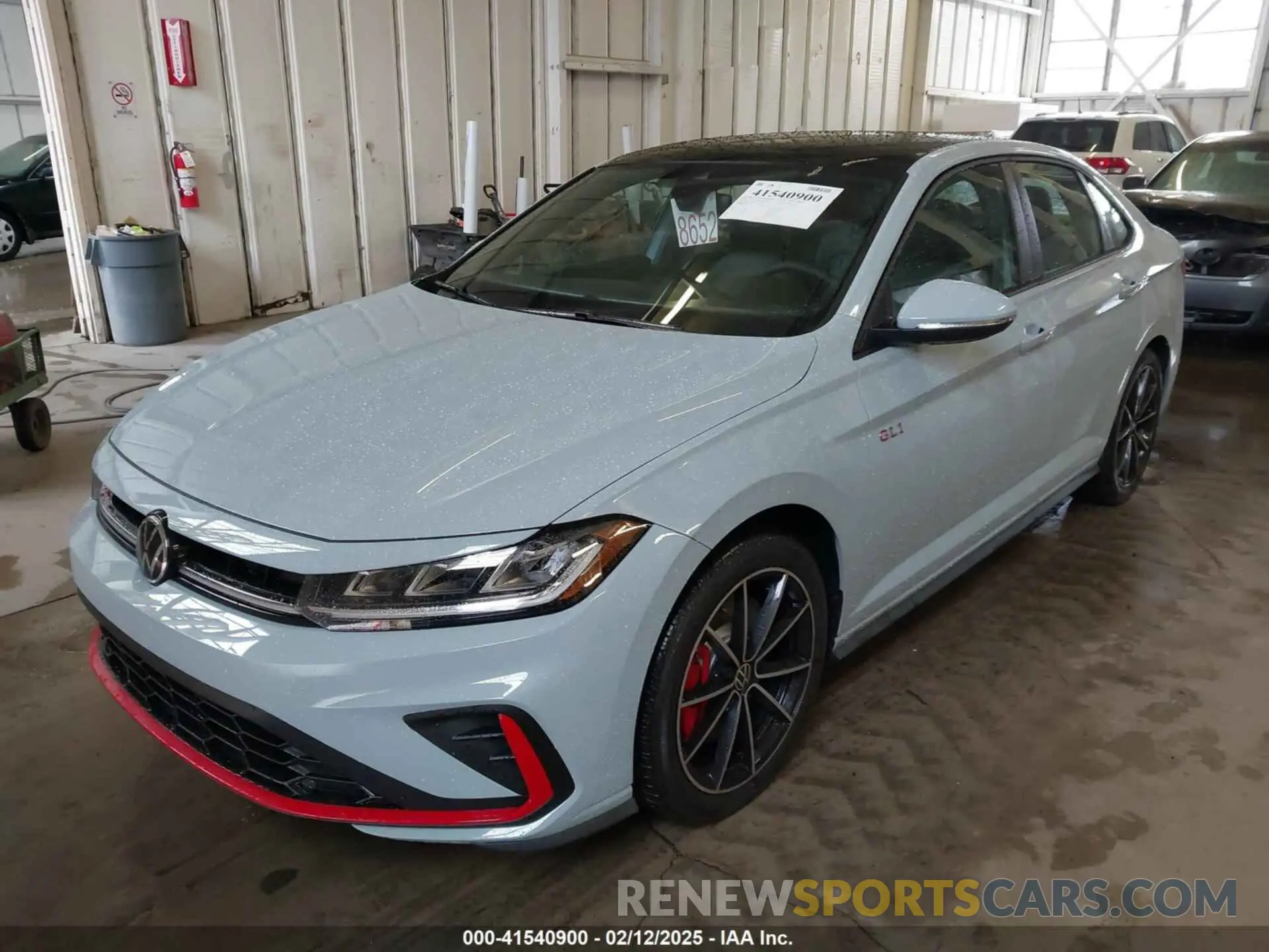 2 fotografías del automóvil dañado 3VW2T7BUXSM033304 VOLKSWAGEN JETTA GLI 2025