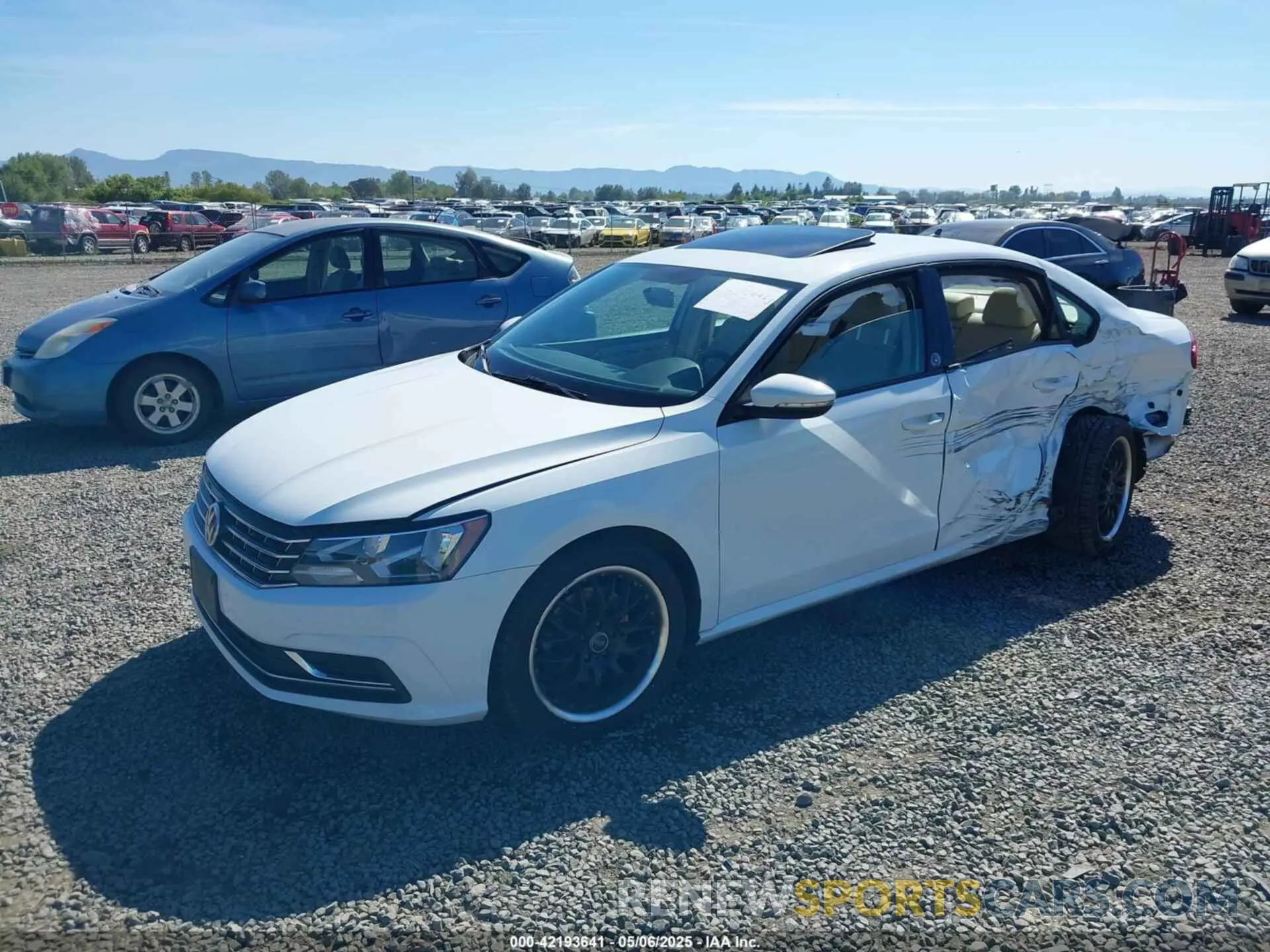 2 fotografías del automóvil dañado 1VWLA7A30KC000915 VOLKSWAGEN PASSAT 2019