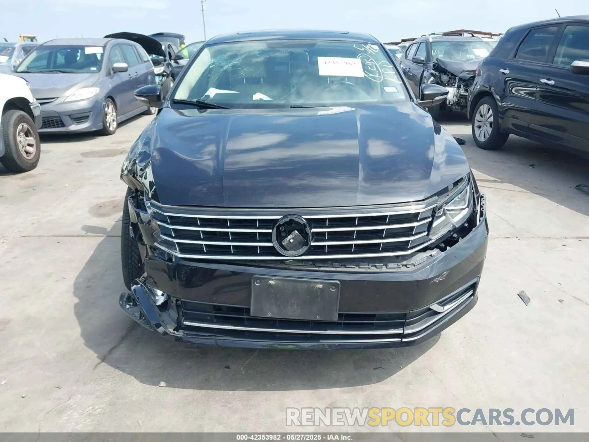 12 fotografías del automóvil dañado 1VWLA7A30KC013101 VOLKSWAGEN PASSAT 2019