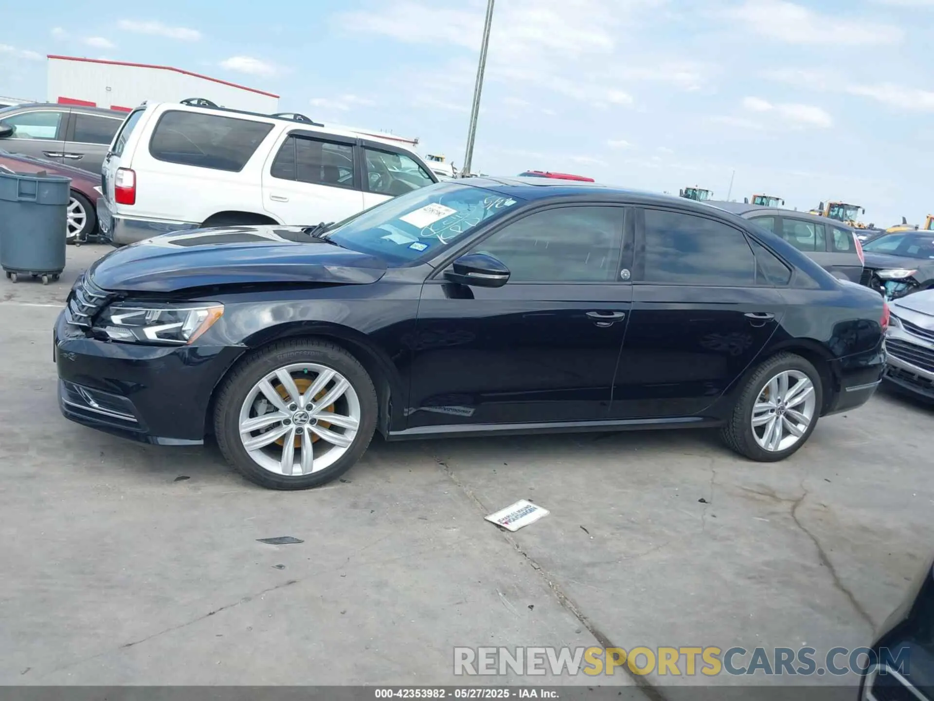 14 fotografías del automóvil dañado 1VWLA7A30KC013101 VOLKSWAGEN PASSAT 2019
