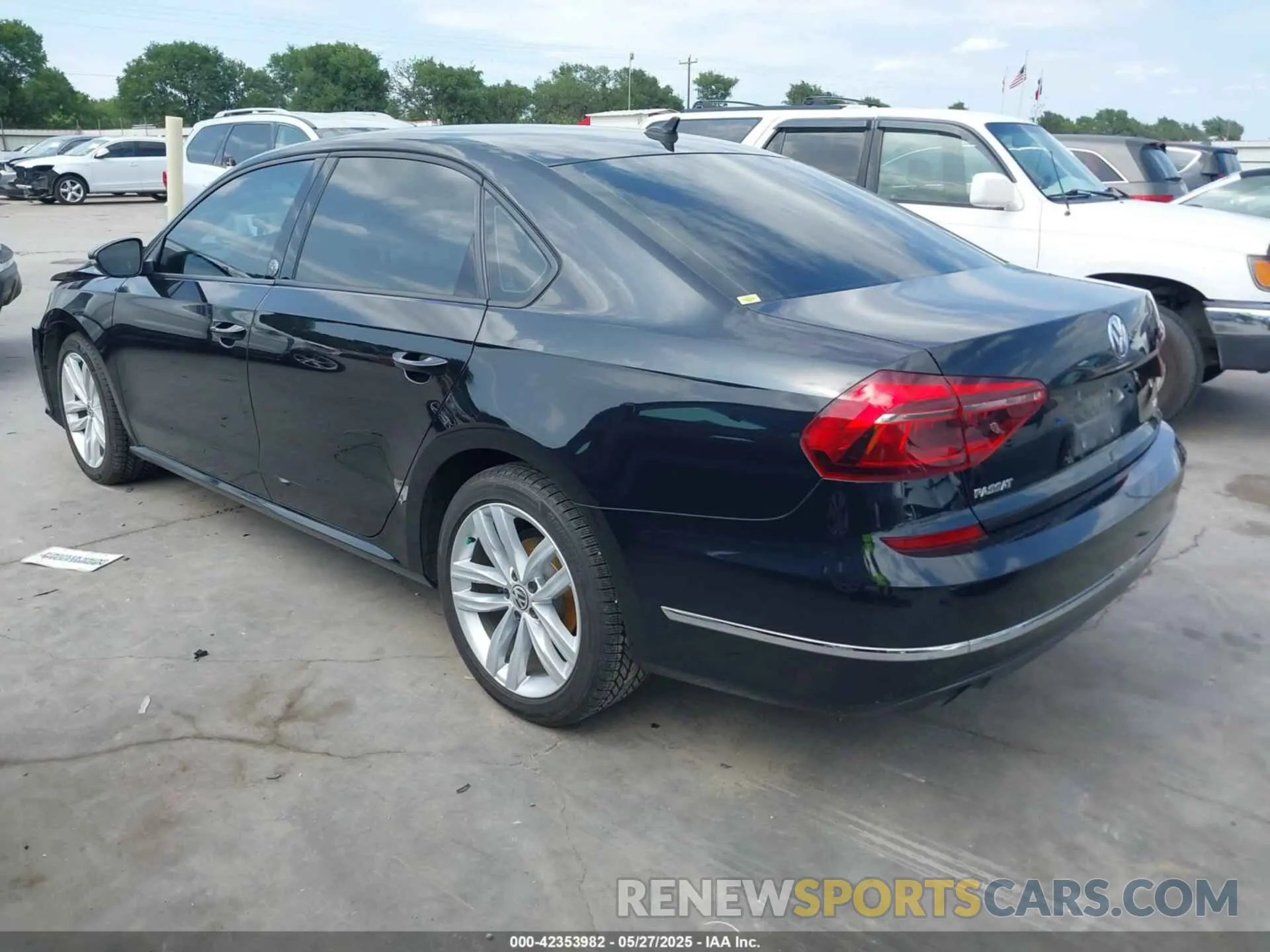 3 fotografías del automóvil dañado 1VWLA7A30KC013101 VOLKSWAGEN PASSAT 2019